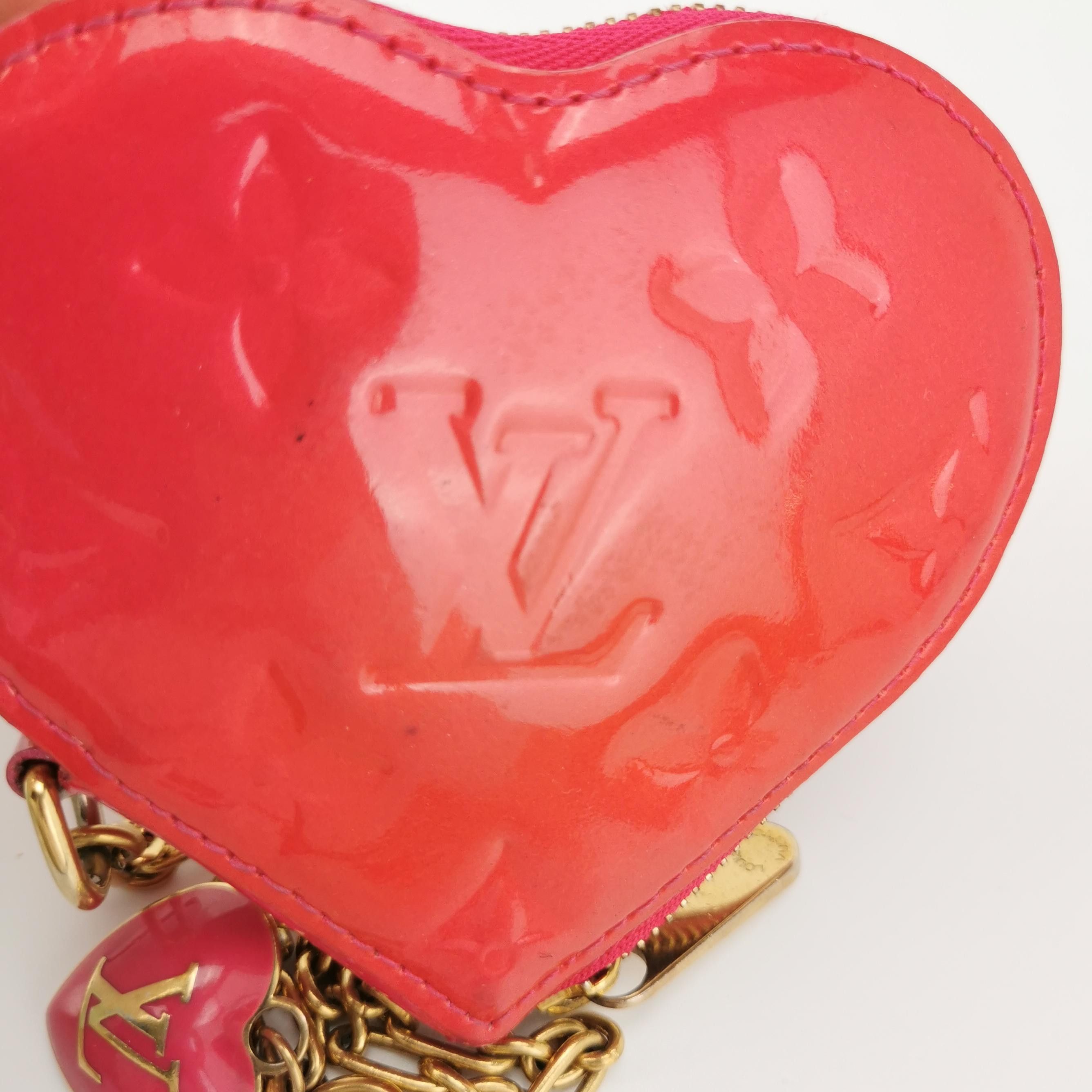Louis Vuitton Louis Vuitton (LV) Patent leather solid color monogram embo Size ONE SIZE - 5 Thumbnail