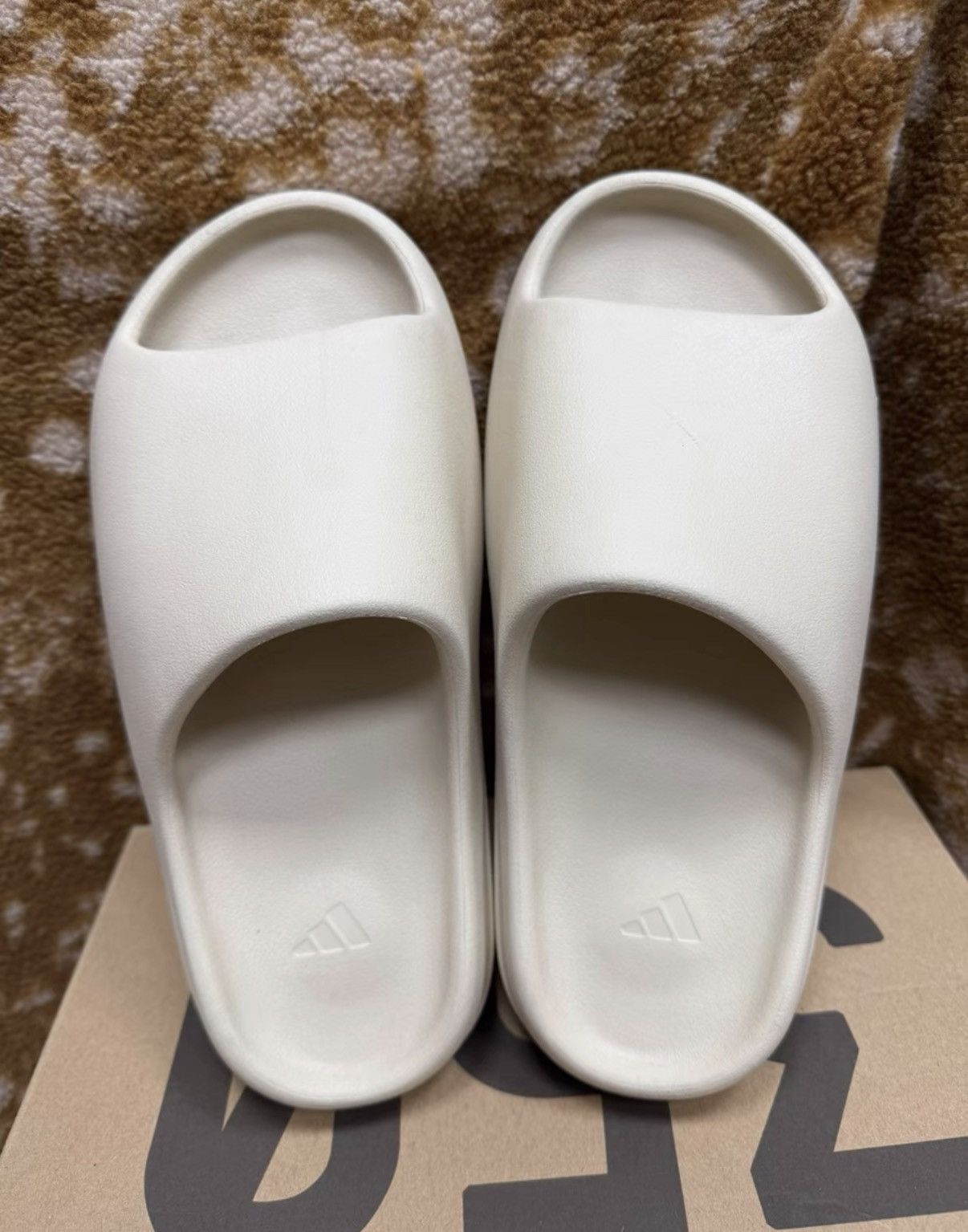 Adidas Adidas Yeezy Slide Bone FZ5897 K37 Size US 8 / EU 41 - 1 Thumbnail