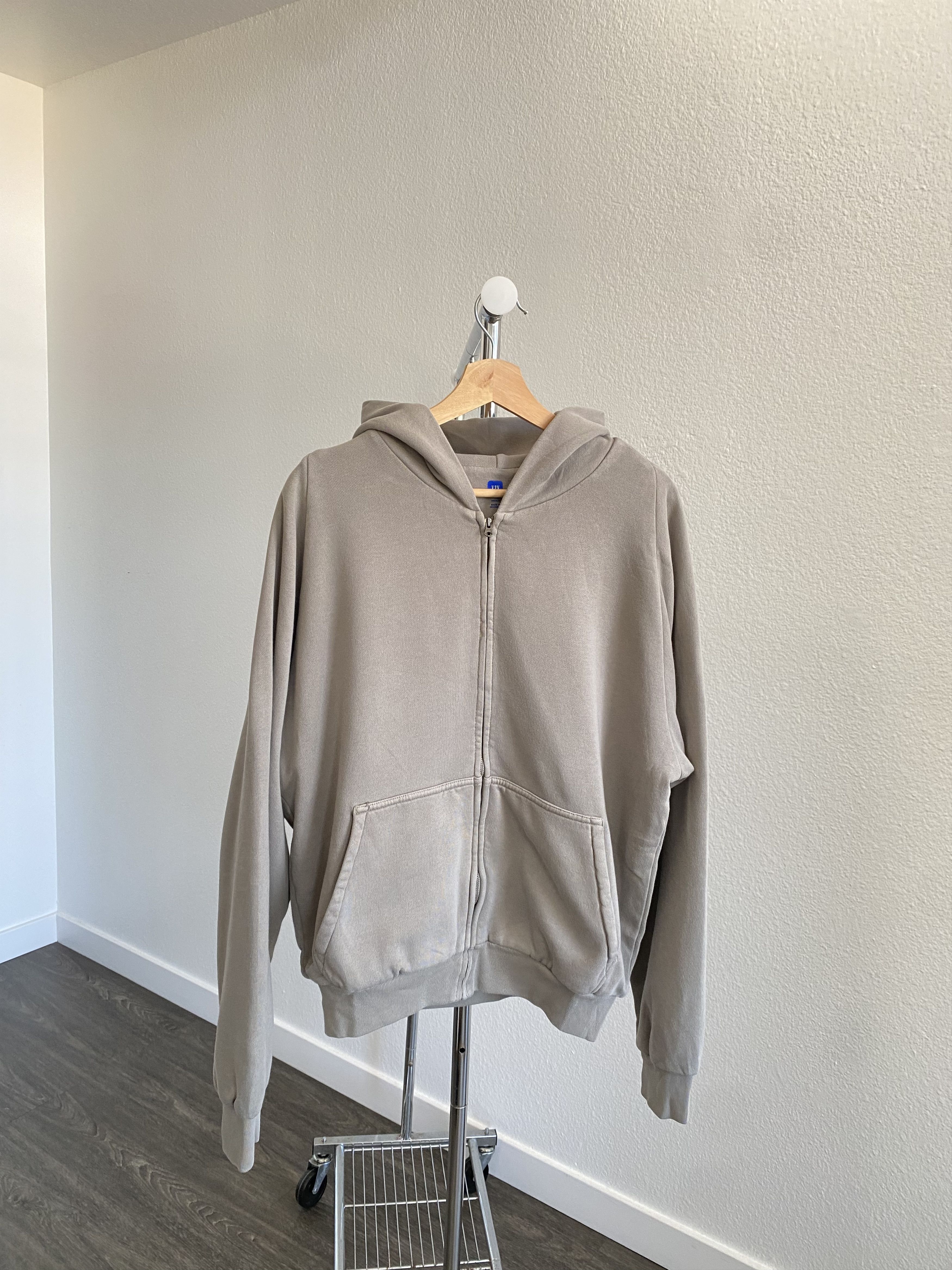 yzy gap zip up x-large