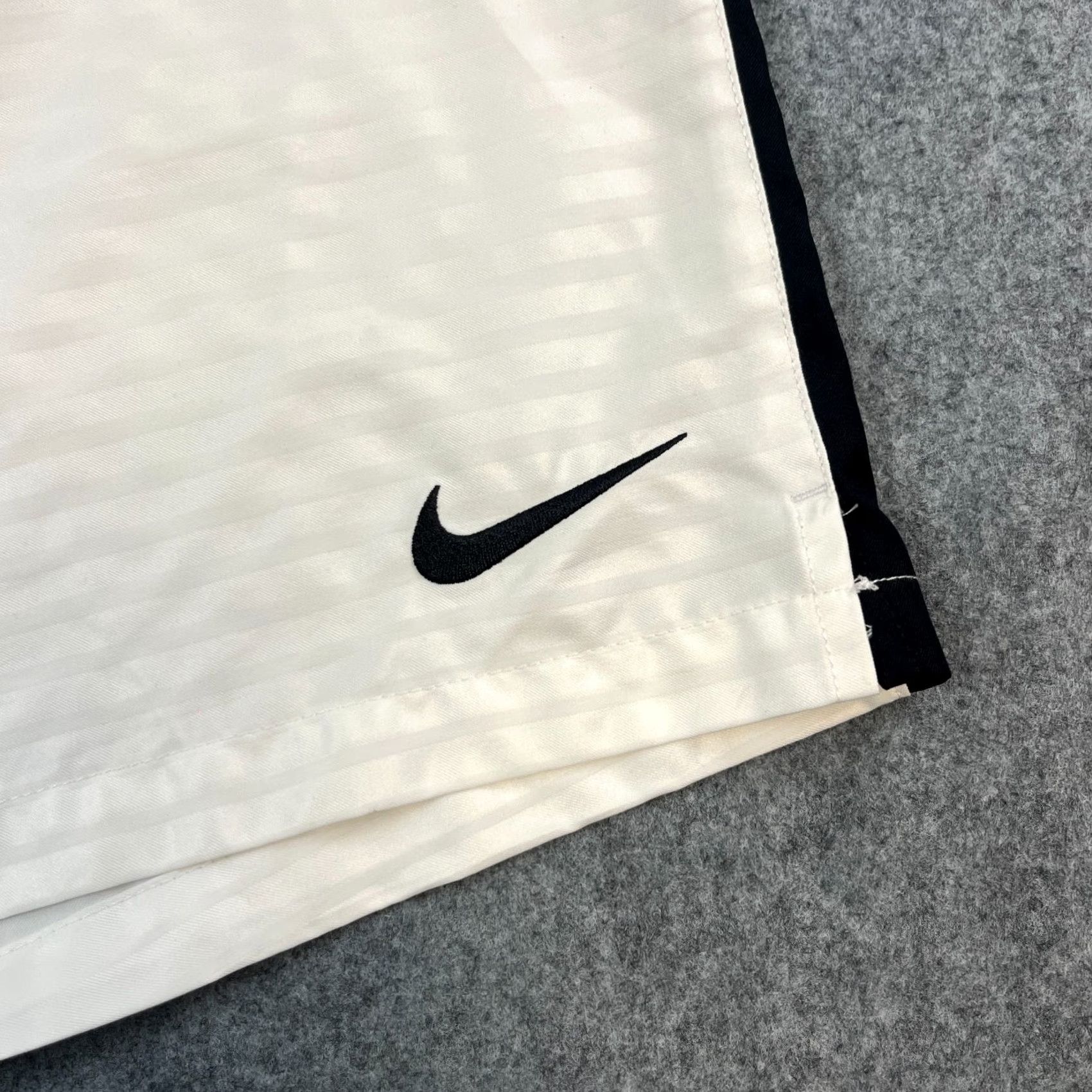 Nike Nike Mens Sweat Shorts XL White Swoosh Gymwear Size US 36 / EU 52 - 7 Thumbnail
