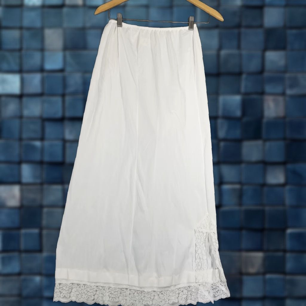 Vintage VINTAGE J.C. PENNEY Maxi Slip Women's Medium White Nylon Lace Trim 90s Glam Rock Size ONE SIZE - 1 Thumbnail