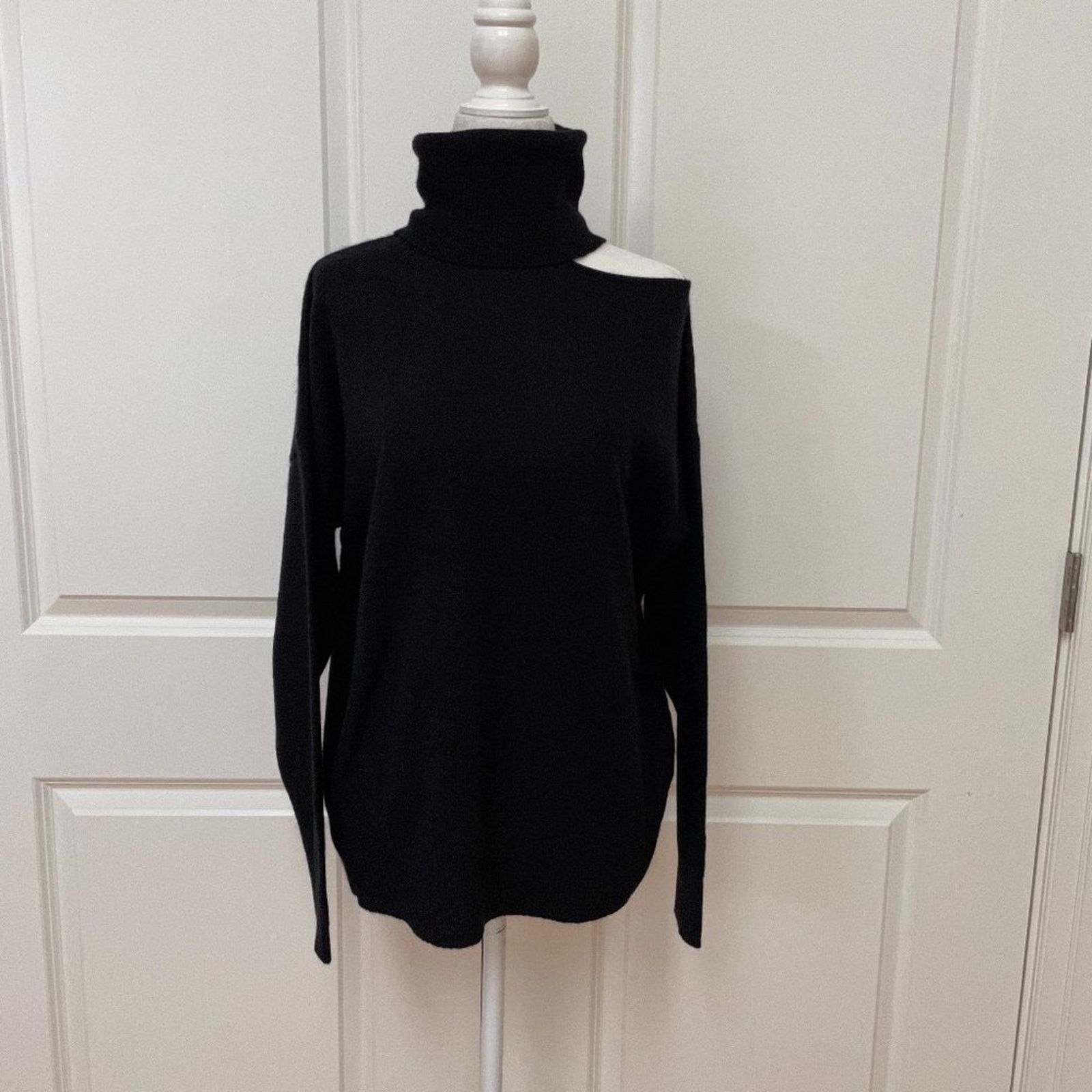 360Cashmere Gerri Cashmere Turtleneck Sweater from 360 Cashmere Size M / US 6-8 / IT 42-44 - 2 Thumbnail