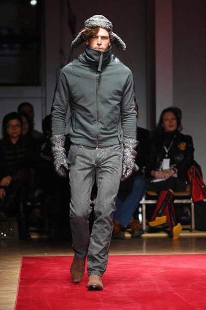 FW05 Faux fur hoodi.Like Vetements or Balenciaga