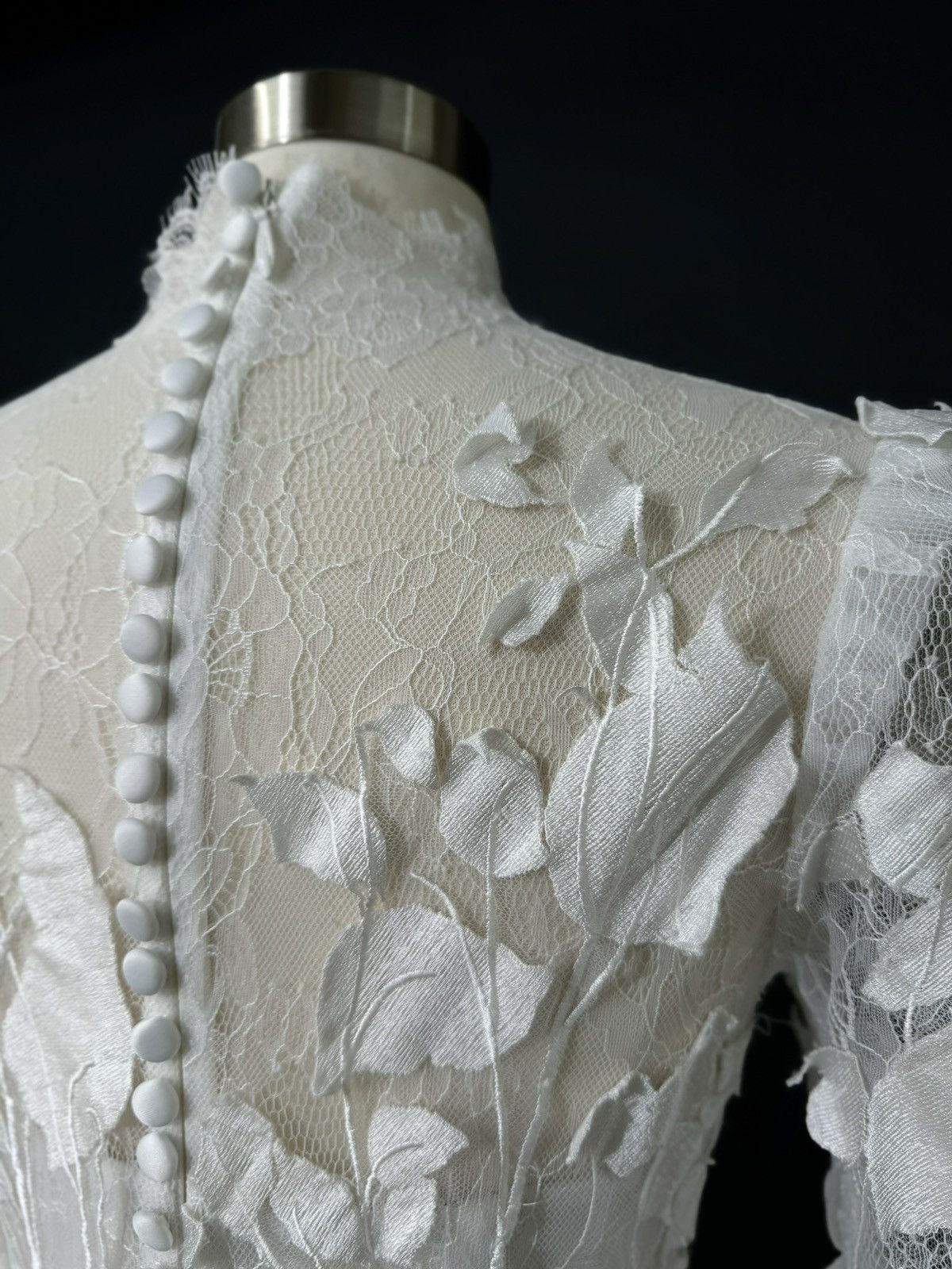 Other US 8-10 Chantilly Lace Anna Augusta Bridal Gown with Train Size M / US 6-8 / IT 42-44 - 5 Thumbnail