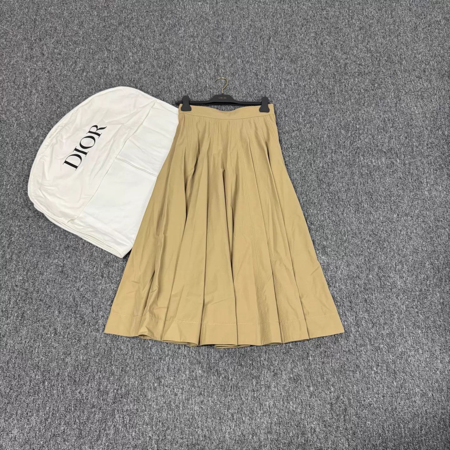 Dior Dior Khaki High-Waist Pleated Maxi Skirt 38 BNWT Women's Size 27" / US 4 / IT 40 - 1 Thumbnail
