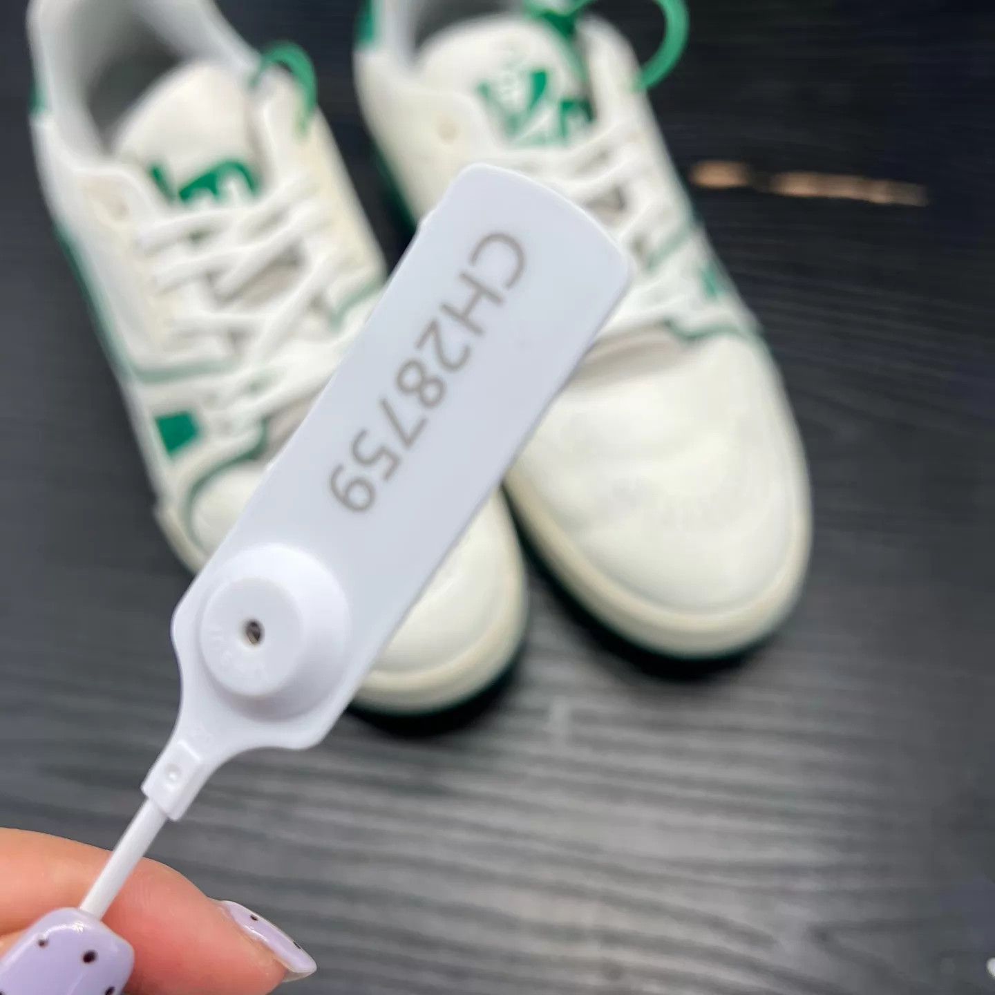 Louis Vuitton LV OG Trainer White Green UK7/EUR41 Size US 8 / EU 41 - 9 Thumbnail