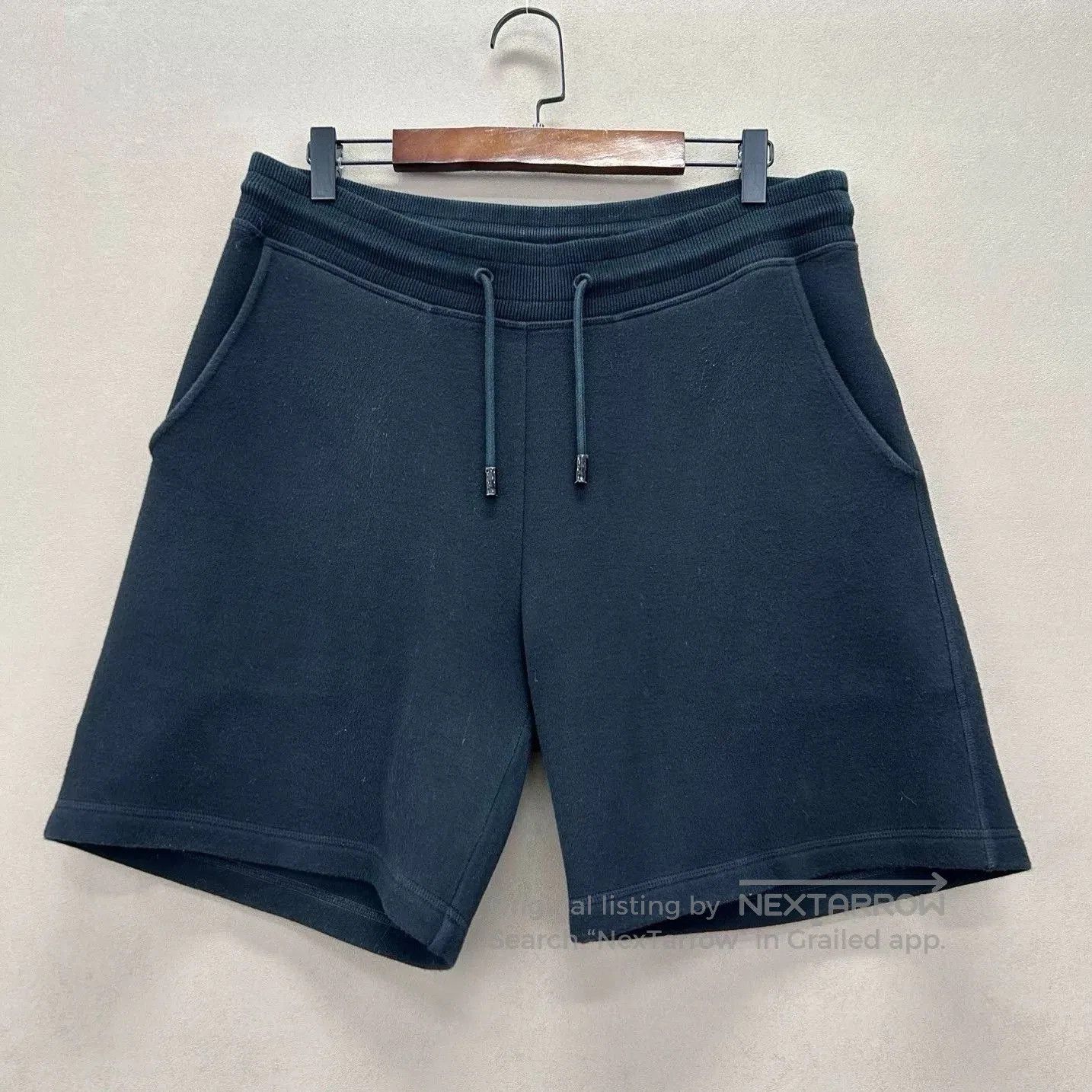 Louis Vuitton Louis Vuitton Black Logo Casual Shorts. Size US 26 / EU 42 - 1 Thumbnail