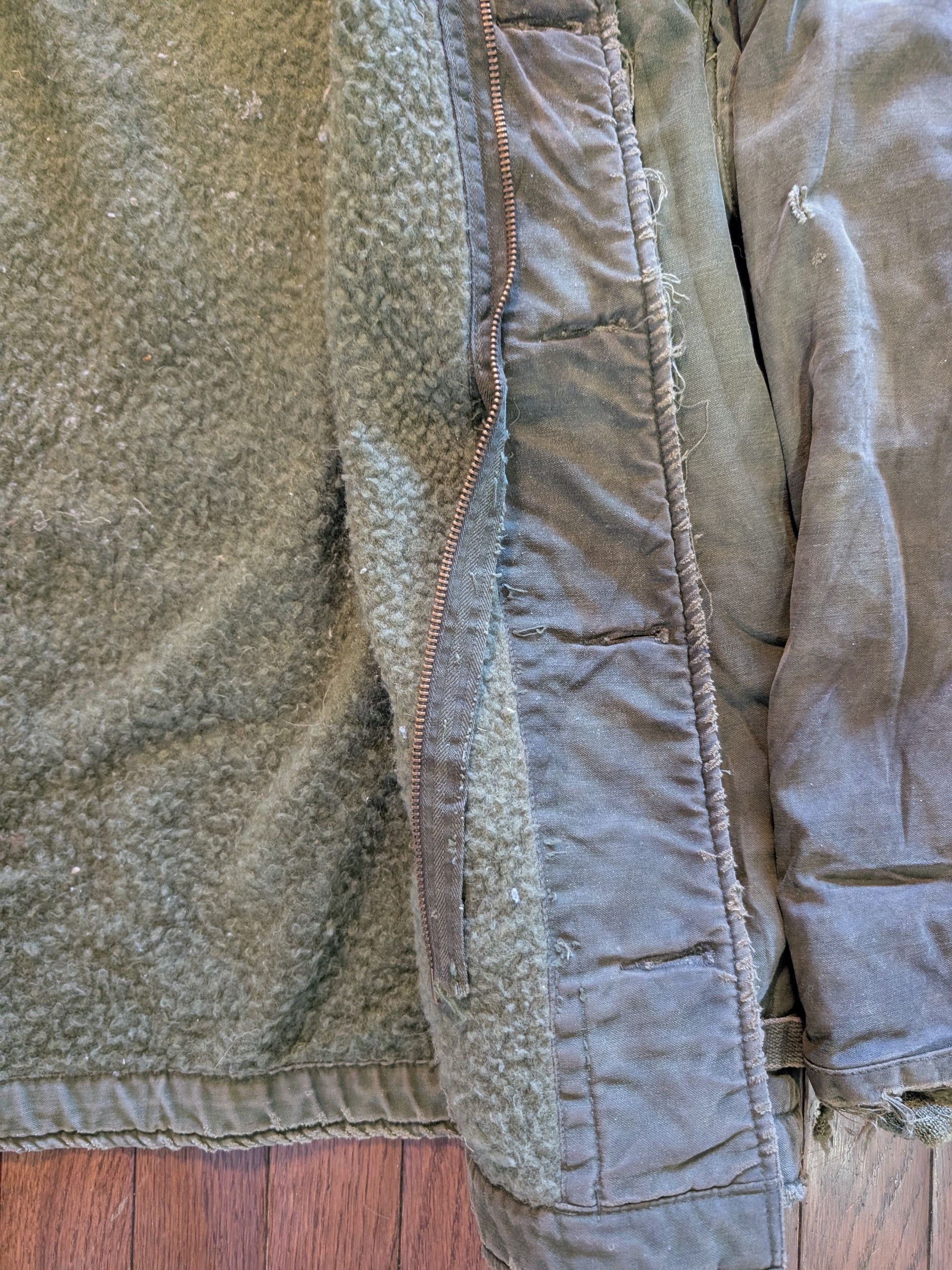 Other 60's US Navy Military A-2 Extremely Distressed Jacket Sz L Size US L / EU 52-54 / 3 - 3 Thumbnail