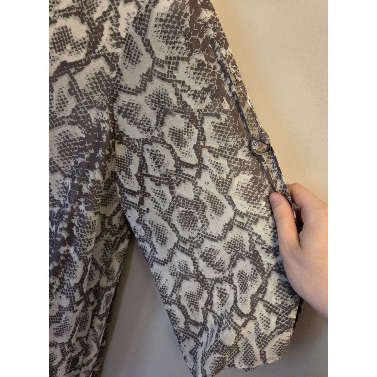 Vintage C Est. 1946 Blouse Gray White Animal Print Lined 3/4 Sleeve Size 22/24W Womens Size 3XL / US 20-22 - 5 Thumbnail
