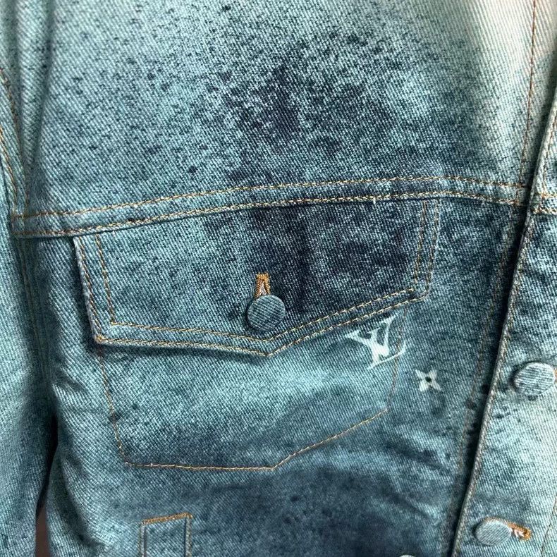Louis Vuitton Louis Vuitton White and green gradient print logo denim ja Size US S / EU 44-46 / 1 - 3 Thumbnail