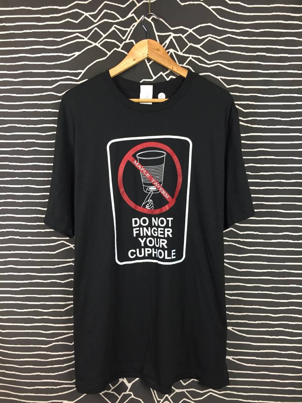 Vintage Vtg Maple Tavern Do Not Finger Your Cup Hole Funny Humor Tee Size US XXL / EU 58 / 5 - 2 Thumbnail