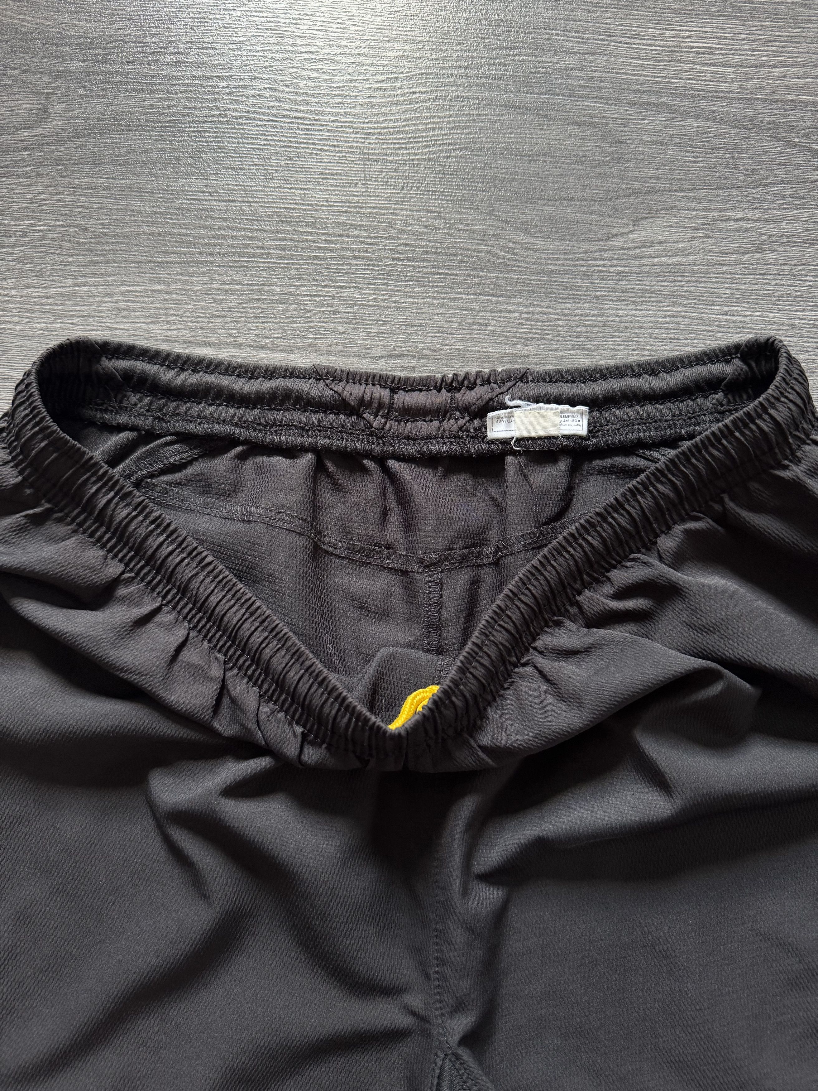 Nike Nike Borussia Dortmund Vintage football shorts Size US 30 / EU 46 - 6 Thumbnail