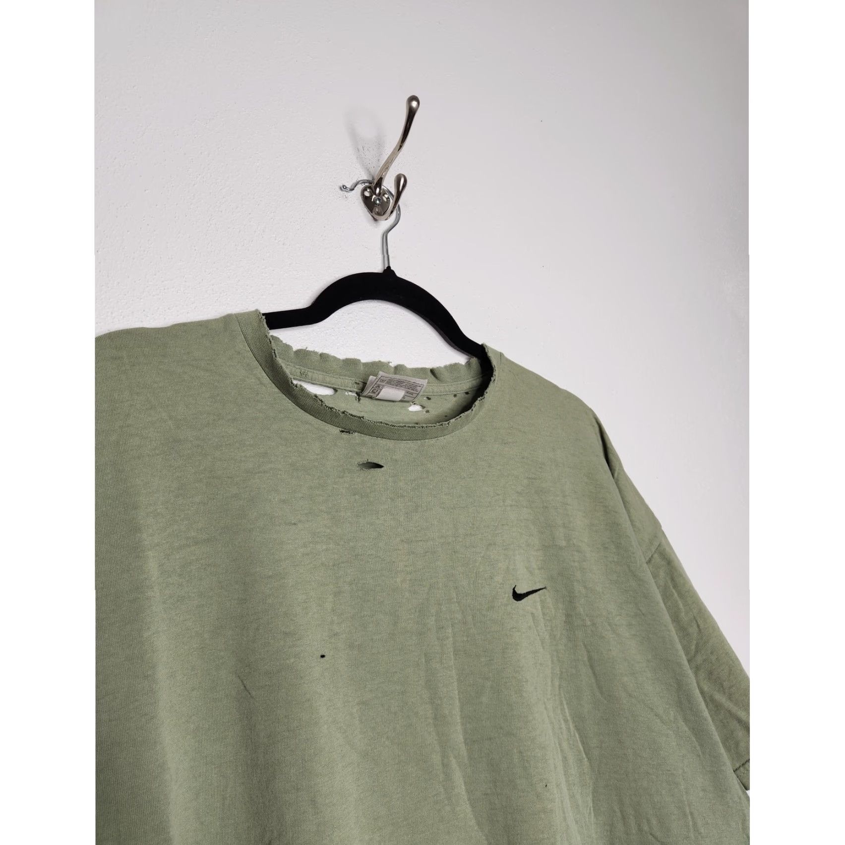 Nike VINTAGE Nike Shirt Distressed Grunge Swoosh Green Nature Thrashed XL Unisex Adults Size US XL / EU 56 / 4 - 4 Thumbnail