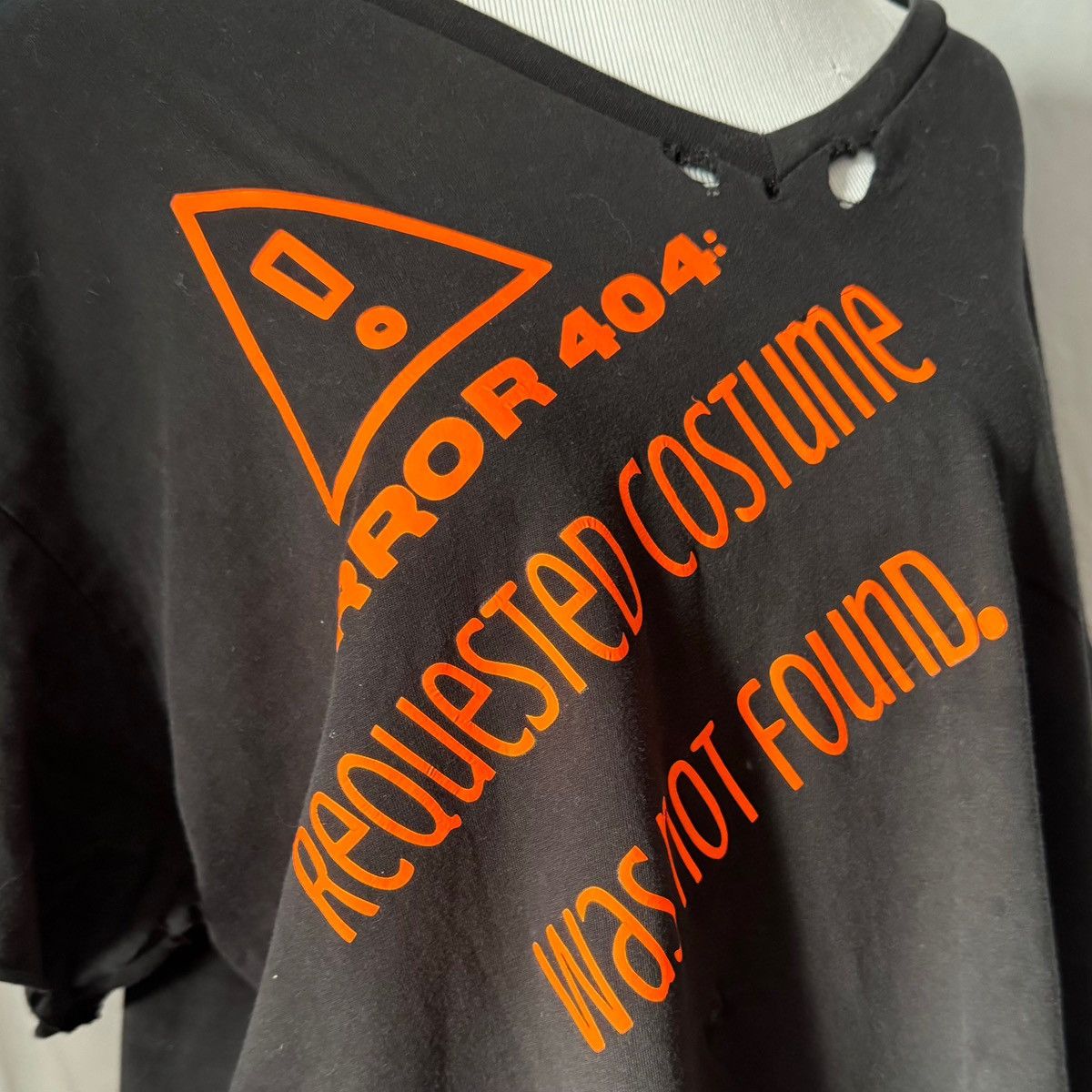 Calvin Klein ERROR, Costume Not Found, Neon, Distressed, Halloween Tee Size US XL / EU 56 / 4 - 5 Thumbnail
