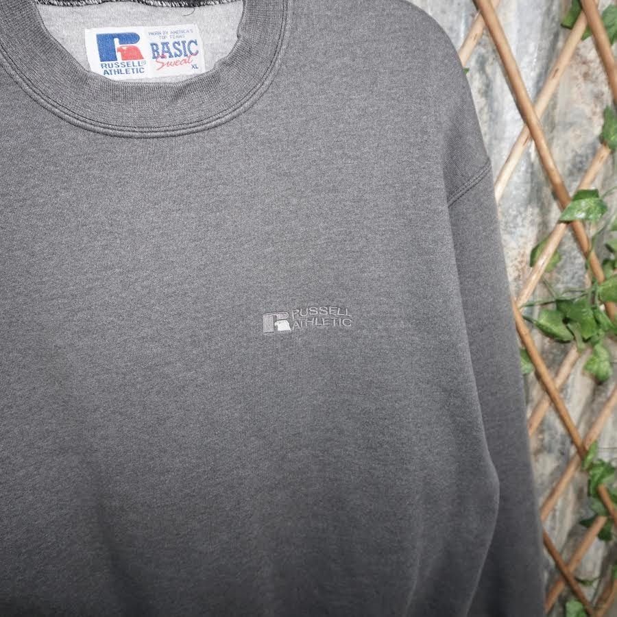 Russell Athletic XL- Vintage / Y2K 1990’s Russell embroidered sweatshirt Size US XL / EU 56 / 4 - 2 Thumbnail