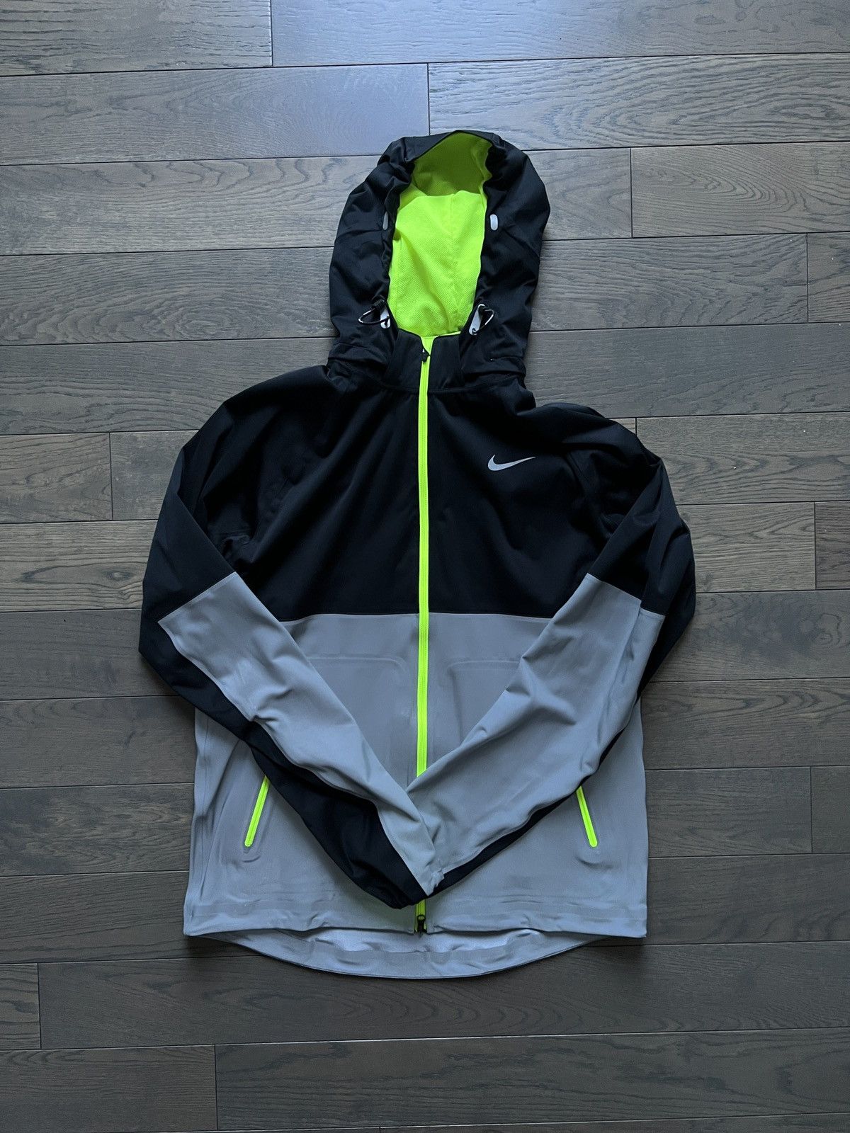 Nike women's shield flash reflective running jacket sale