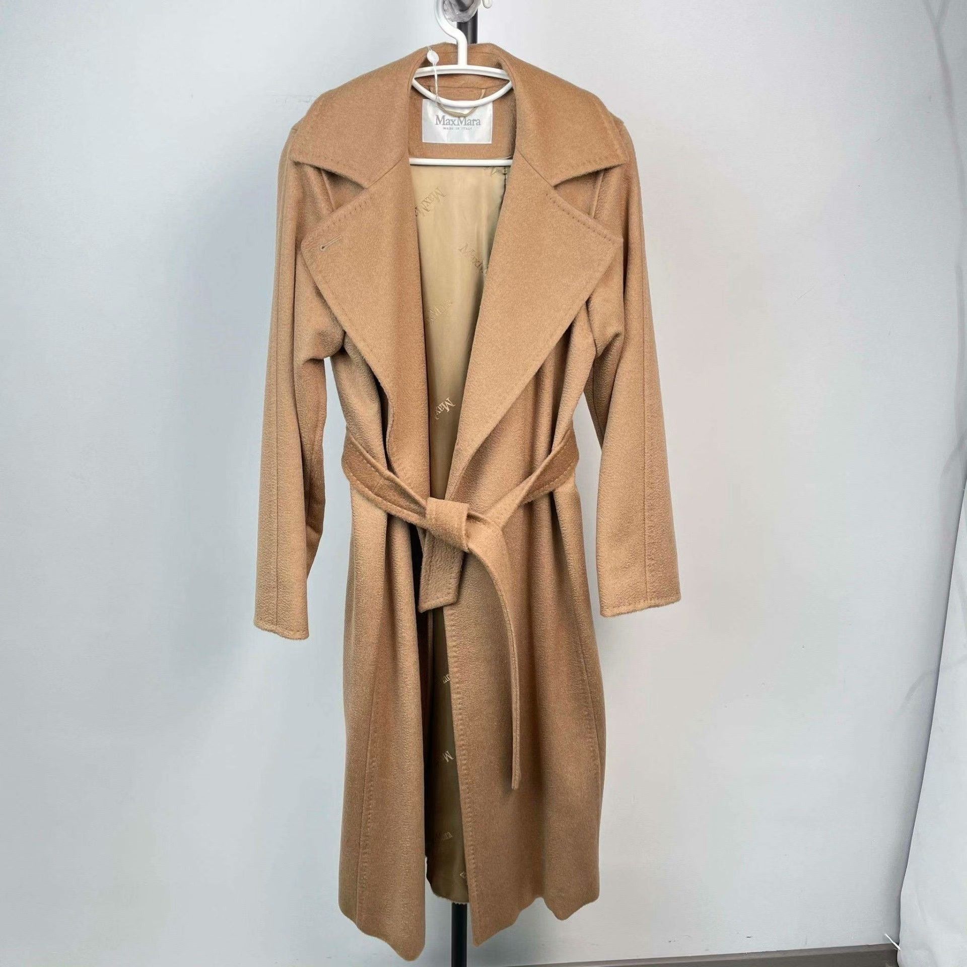 Max Mara Max Mara Coat L Women Size L / US 10 / IT 46 - 1 Thumbnail
