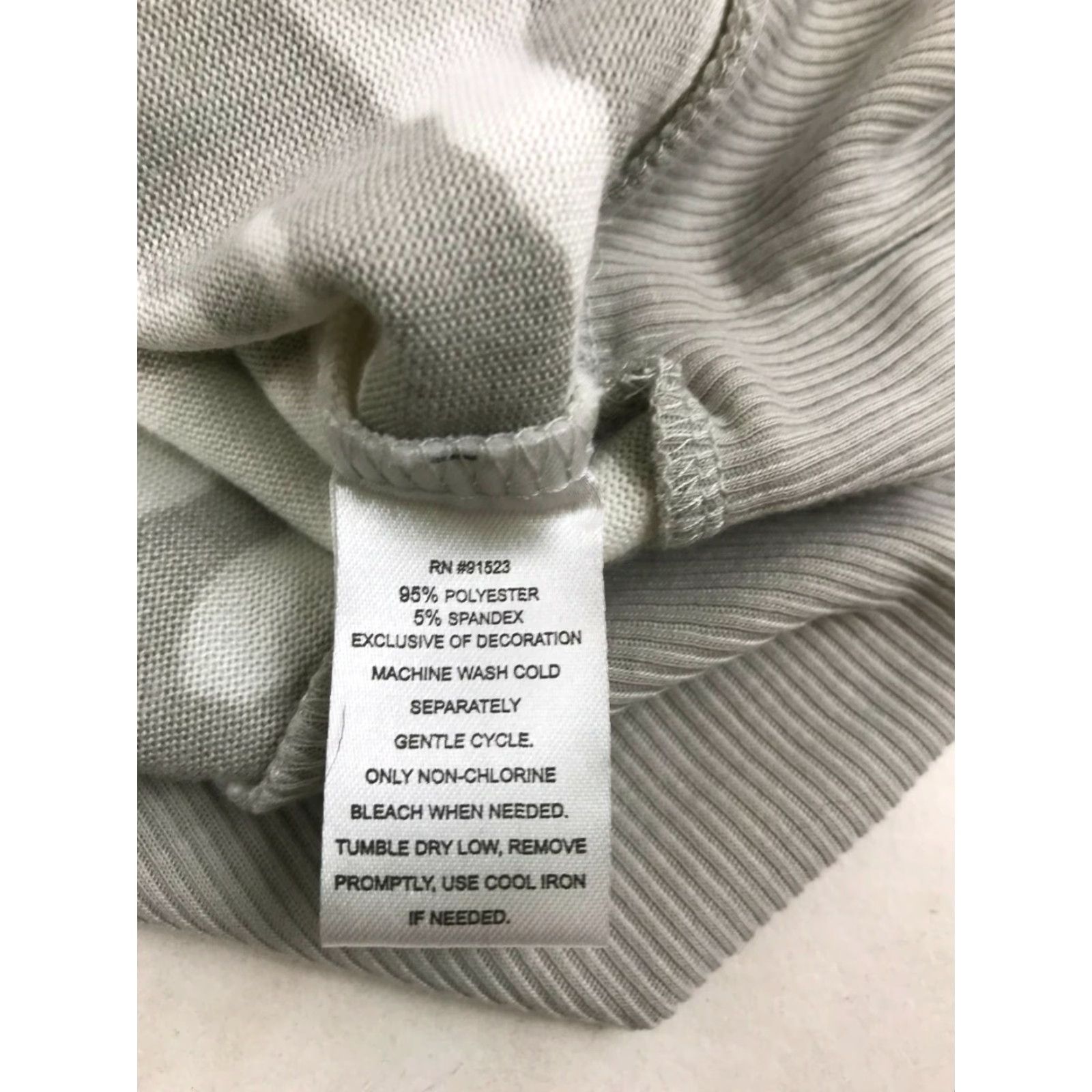Vintage Derek Heart Camouflage Camo Fleece V-Neck Long Sleeve Women's Small Gray White Regular Fit Shirt Size S / US 4 / IT 40 - 5 Thumbnail
