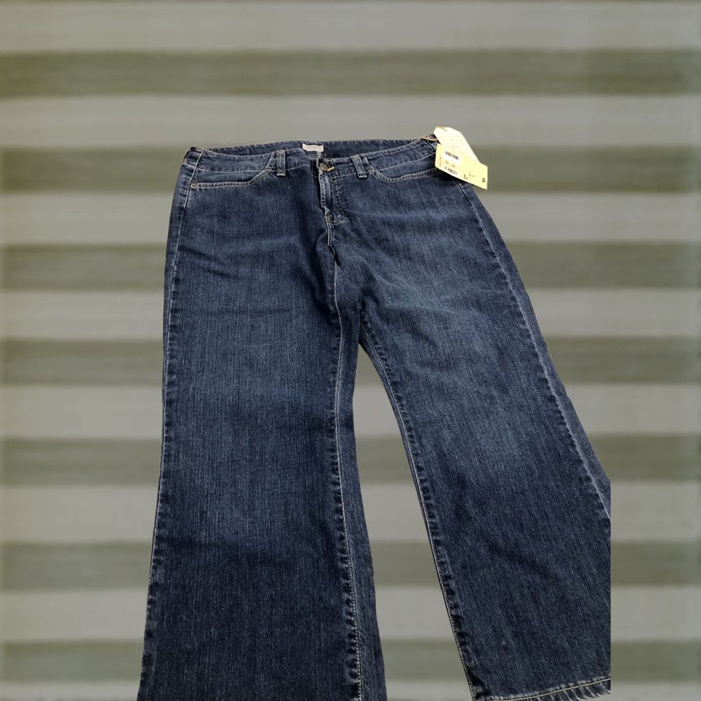 Vintage Halogen Women’s Denim Straight Leg Capri Jeans 12 Medium Wash 34x25 5-Pocket Modern Rise Mid Blue Size 34" / US 12 / IT 48 - 1 Thumbnail