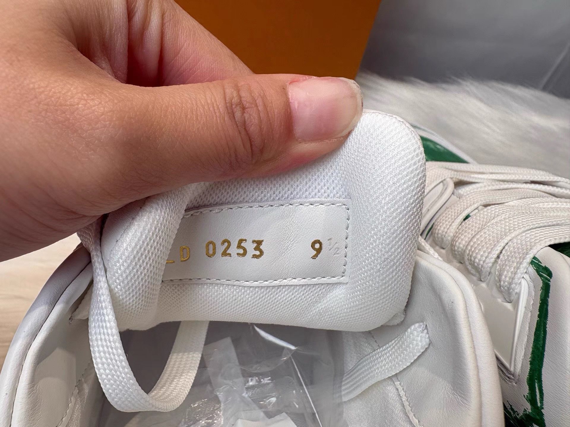 Louis Vuitton Louis Vuitton Artisan Graffiti White Green Sneakers K36 Size US 9.5 / EU 42-43 - 5 Thumbnail