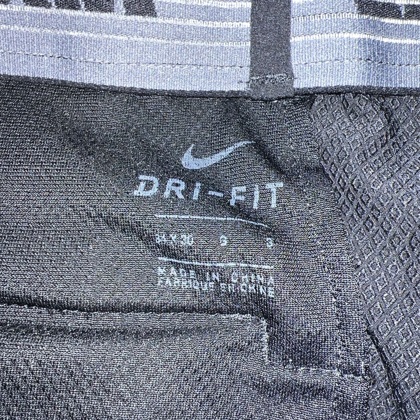 Nike VINTAGE Nike Dri Fit Black Casual Golf Pants Mens 36x30 Size US 36 / EU 52 - 5 Thumbnail
