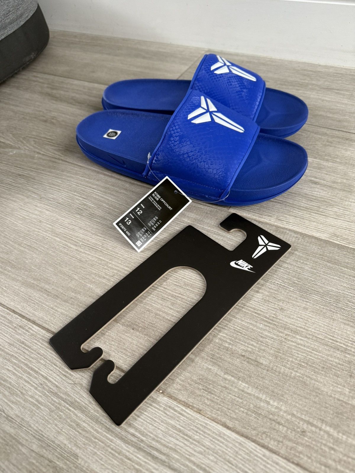 Nike Nike Kobe Bryant Offcourt Slide Dodgers Hyper Royal White 12 Size US 12 / EU 45 - 12 Thumbnail