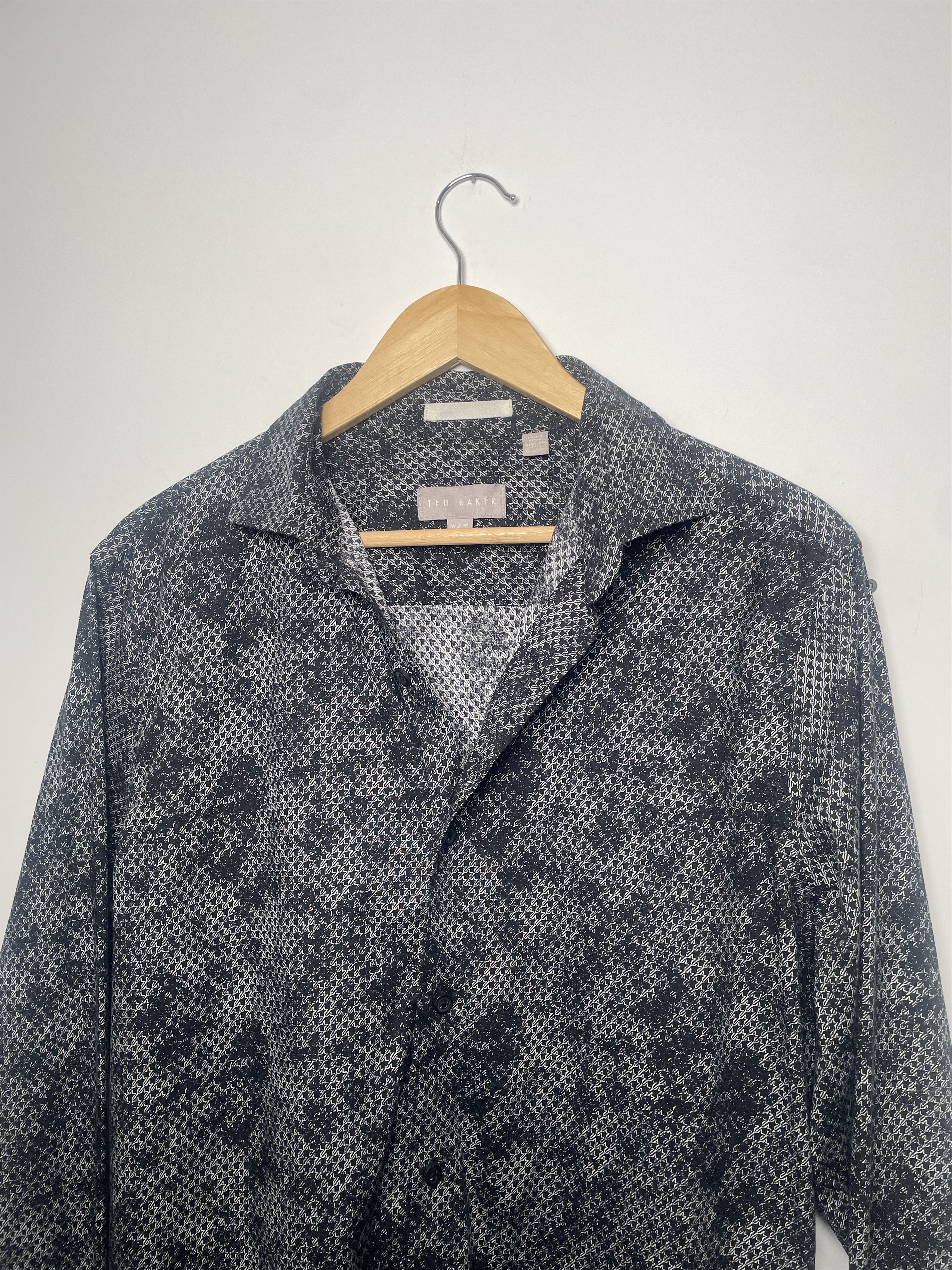 Ted Baker Ted Baker London Dark Geometric Print Button-Down Shirt M/L Size US M / EU 48-50 / 2 - 3 Thumbnail
