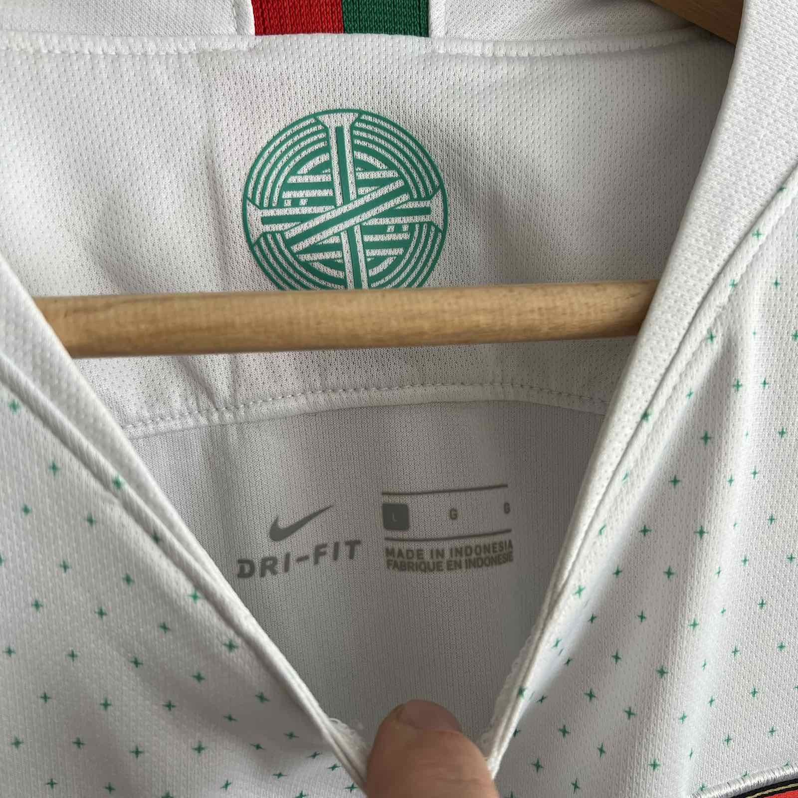 Other Vintage Nike Embroidered Swoosh Portugal Soccer Jersey Size US L / EU 52-54 / 3 - 5 Thumbnail