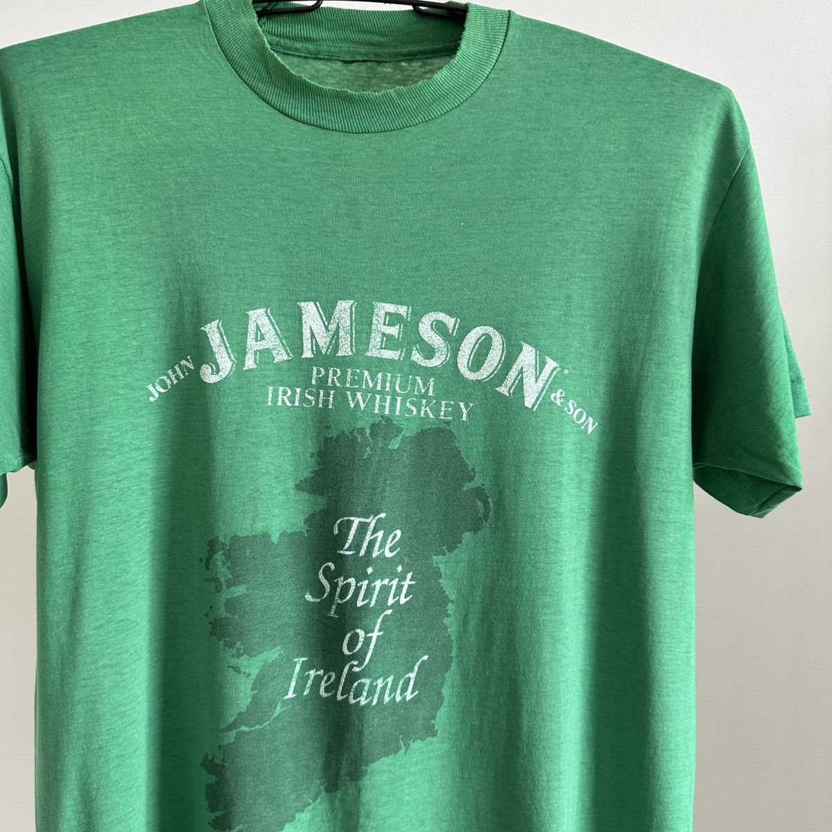 Vintage Vintage 1980s Jameson Irish Whiskey T-Shirt Distressed L Size US L / EU 52-54 / 3 - 3 Thumbnail