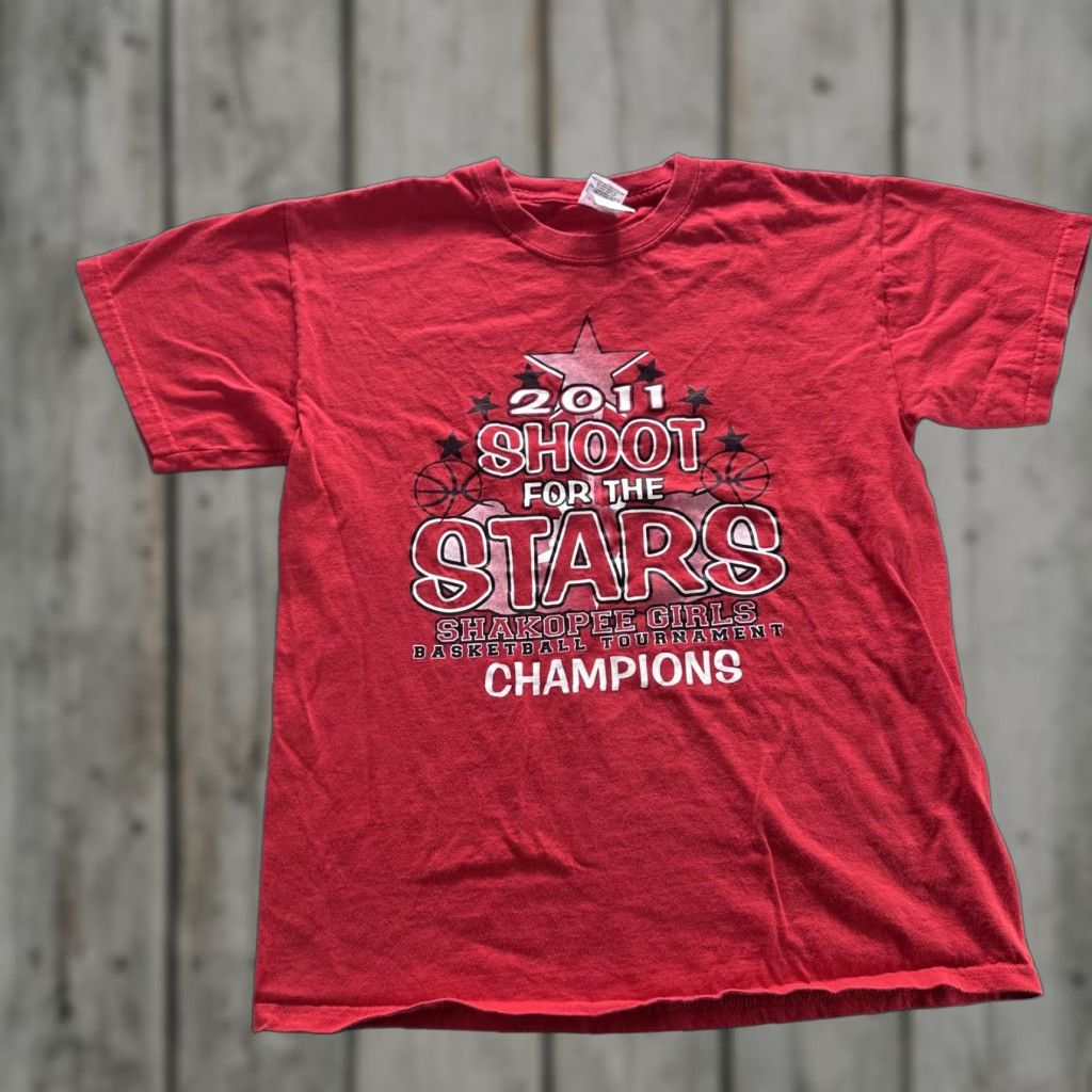 Gildan Gildan Shirt Mens M Red Basketball Tournament 2011 Shoot For The Stars Crew Neck Graphic Print Sports T-Shirt Size US M / EU 48-50 / 2 - 1 Thumbnail
