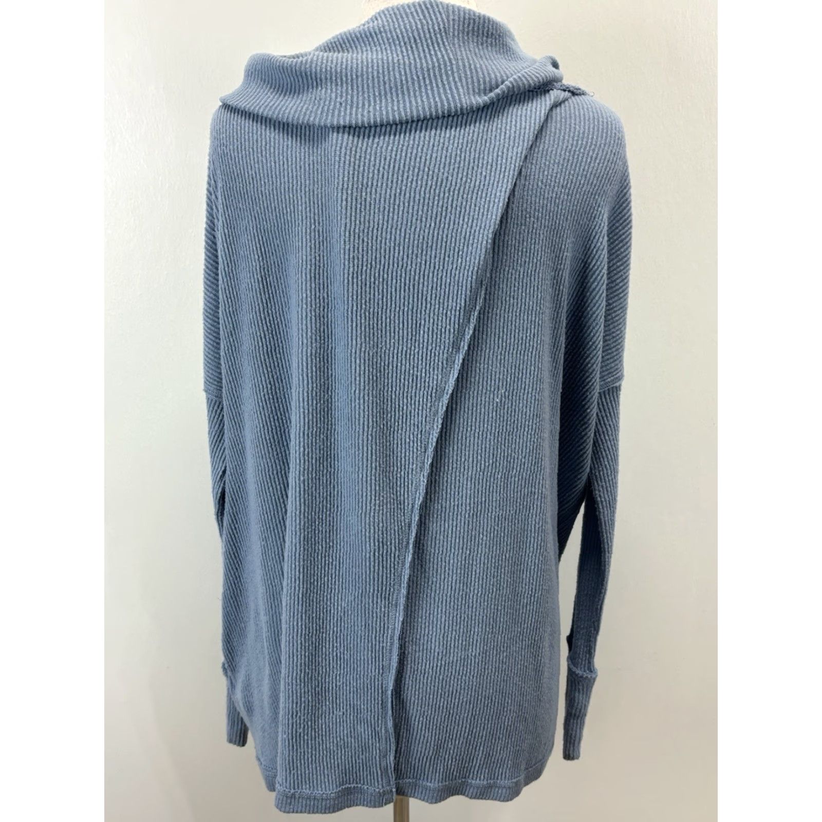 Free People Free People We The Free Juicy Blue Long Sleeve Cowl Neck Top XS Oversized Knit Top Women's Regular Size XS Size XS / US 0-2 / IT 36-38 - 3 Thumbnail