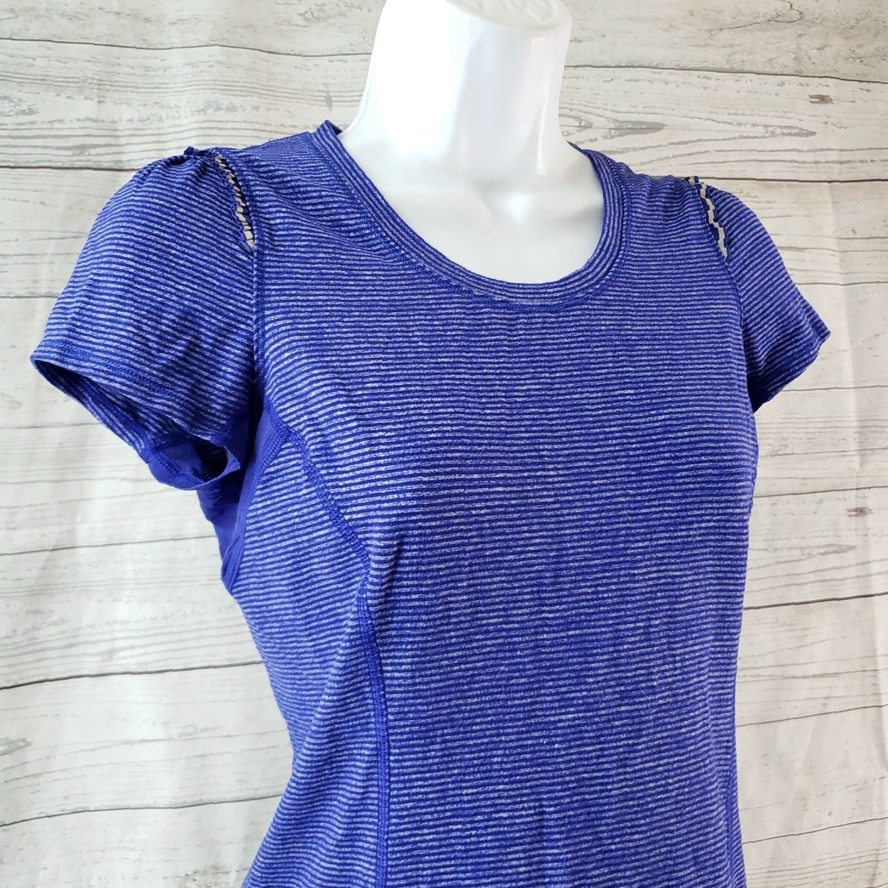 Lululemon Lululemon Womens Star Runner Shirt Sz 6 Blue Striped Short Sleeve Shirt Womens 6 Blue Striped Activewear Casual 90s? Size M / US 6-8 / IT 42-44 - 2 Thumbnail