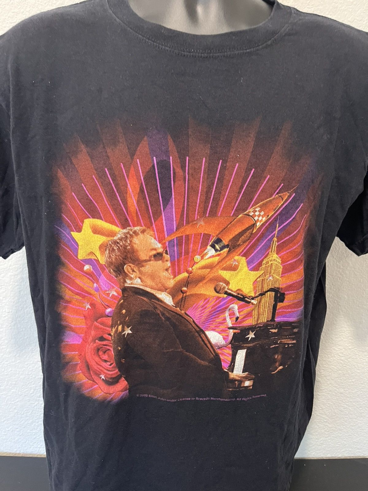 Vintage Y2K Elton John rocket man tour shirt Size US L / EU 52-54 / 3 - 3 Thumbnail