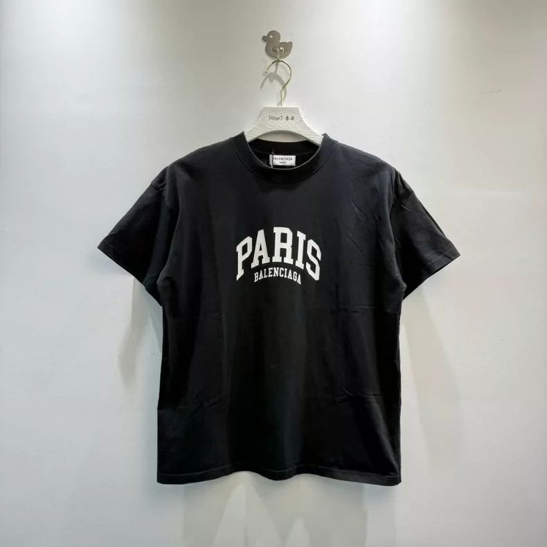 Balenciaga Balenciaga Paris monogrammed Logo short sleeves Size US M / EU 48-50 / 2 - 1 Thumbnail