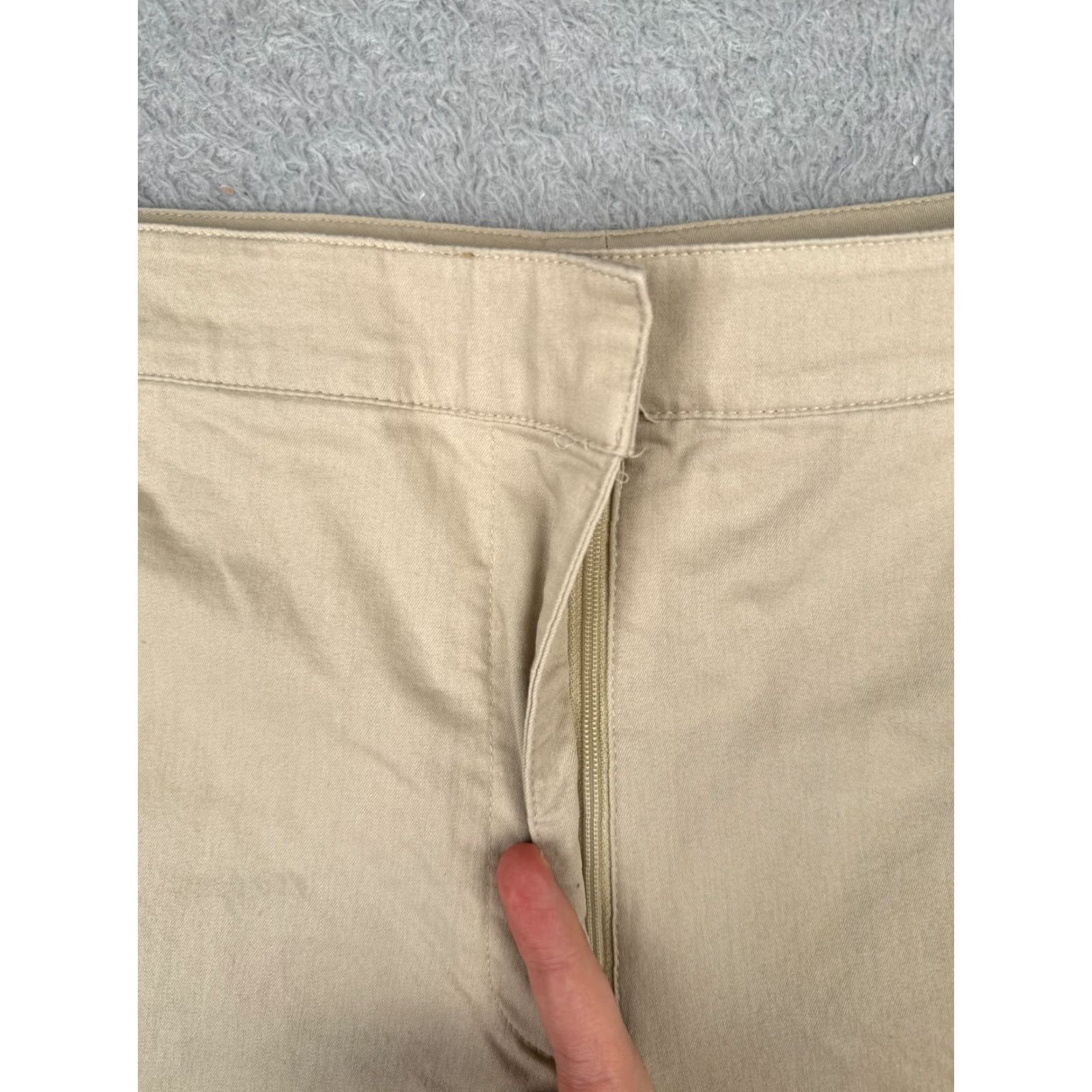 Nike Nike Golf Shorts Women 12 Beige Flat Front Pockes Poly Cotton 32x5 Chino Golf Womens Beig e 90s? Size 34" / US 12 / IT 48 - 6 Thumbnail