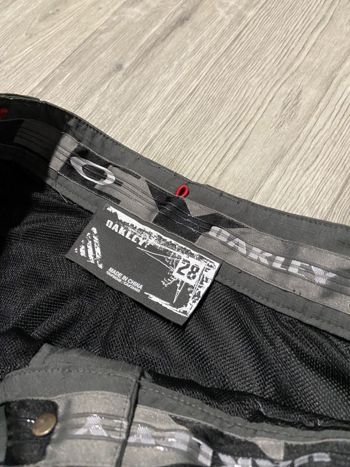 Oakley Vintage Oakley Shorts Size US 29 - 4 Thumbnail