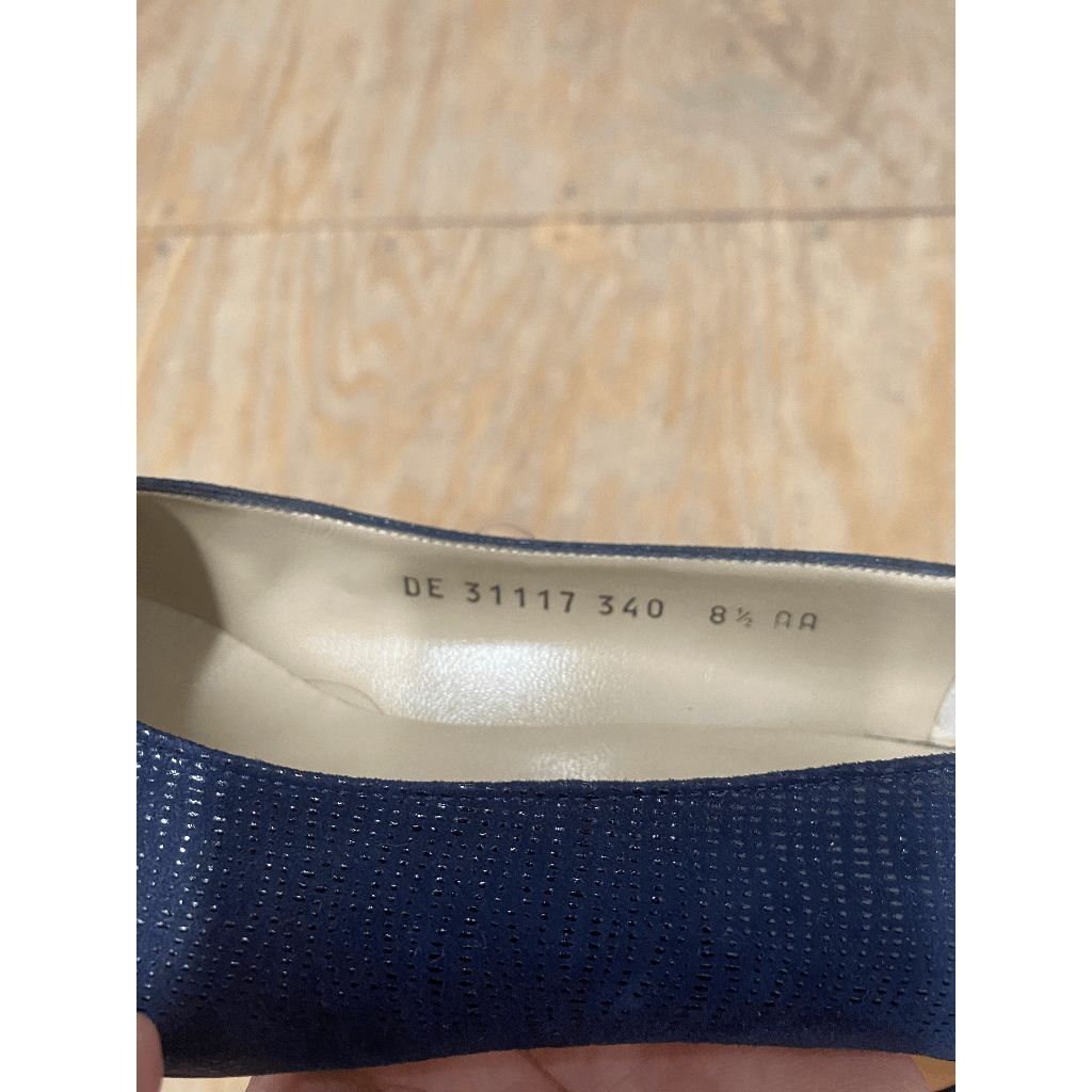 Salvatore Ferragamo Salvatore Ferragamo Vintage Navy Blue Pumps, Block Heels, Size 8.5 Size US 8.5 / IT 38.5 - 6 Thumbnail