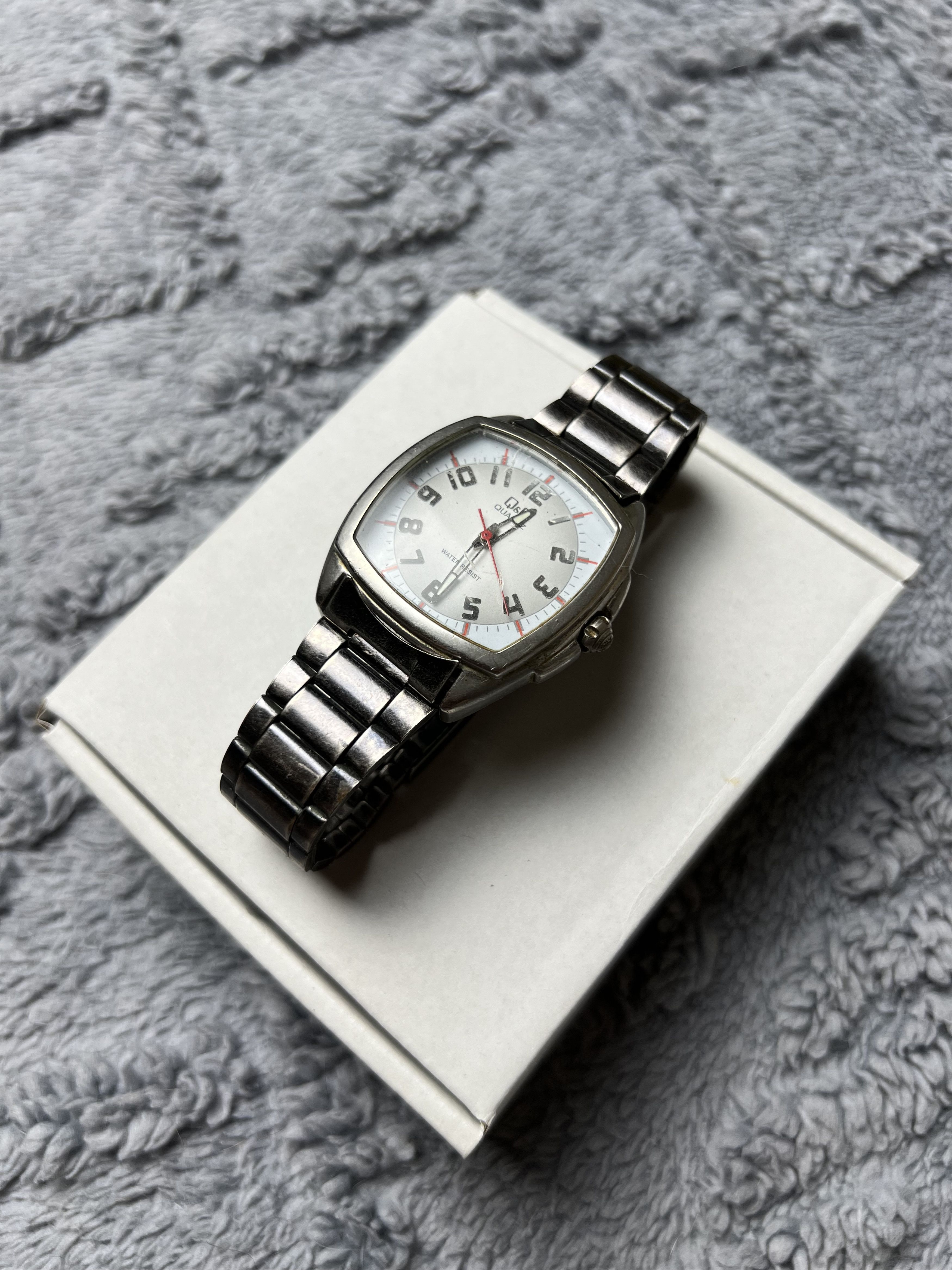 Vintage Futuristic Minimalistic Q&Q Japanese Style Bracelet Watch Size ONE SIZE - 1 Thumbnail