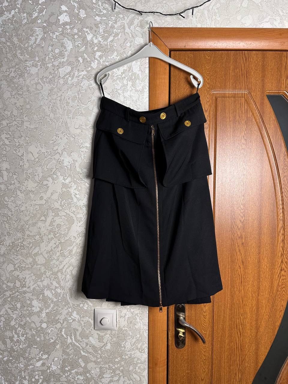 Alexander McQueen Alexander McQueen Skirt with Front Zip and Pocket Details Size 32" / US 10 / IT 46 - 1 Thumbnail