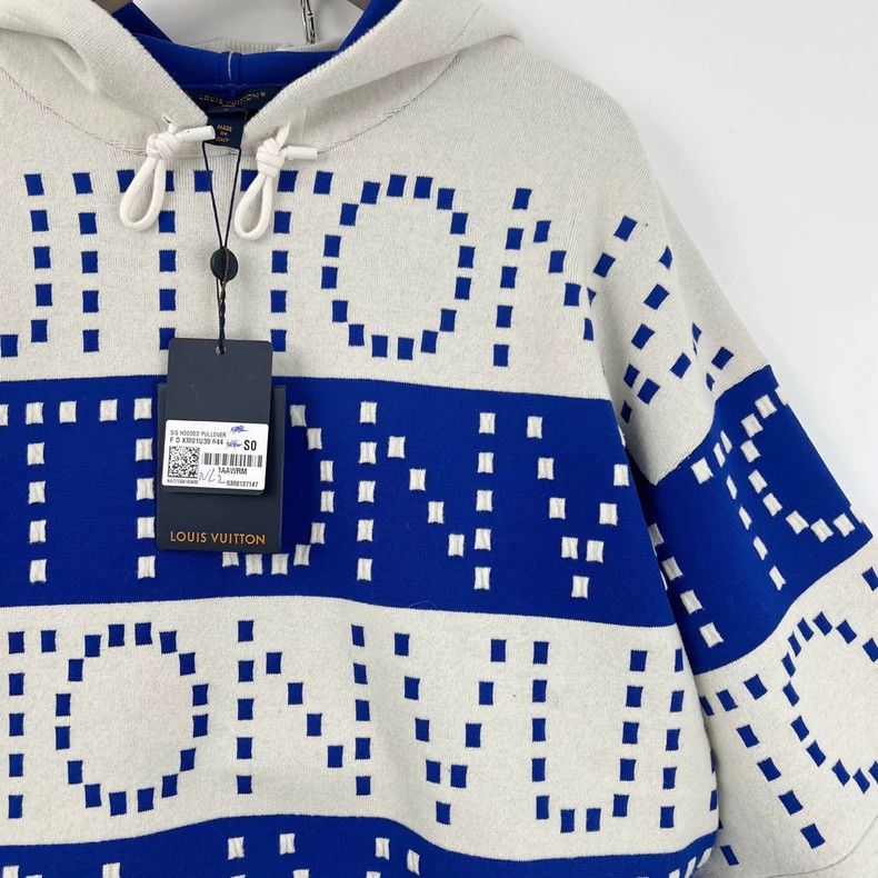 Louis Vuitton Louis Vuitton Blue and white dotted monogram logo Cape swea Size S / US 4 / IT 40 - 5 Thumbnail