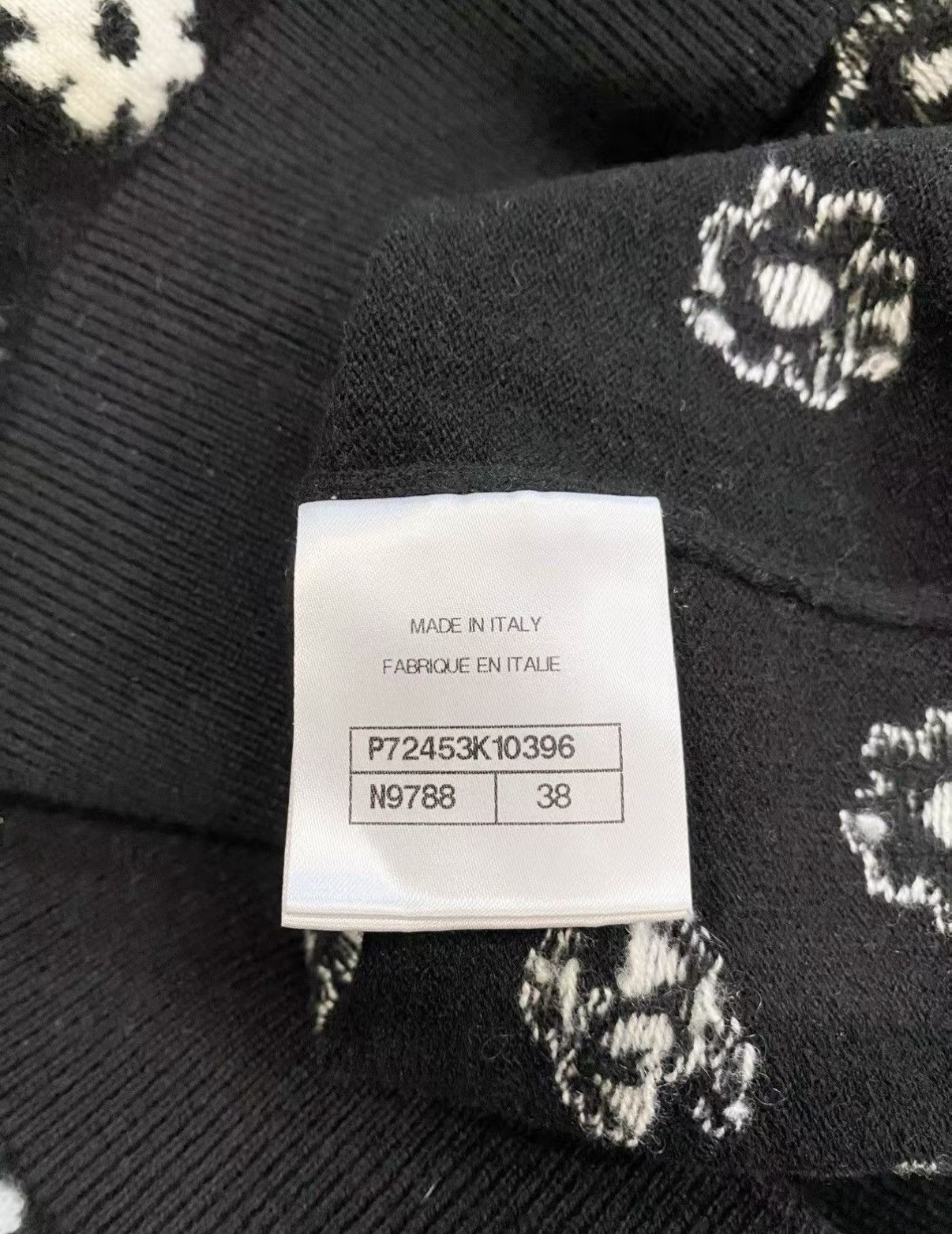 Chanel Chanel Classic Black & White Daisy Cashmere Sweater J33 Size XS / US 0-2 / IT 36-38 - 4 Thumbnail