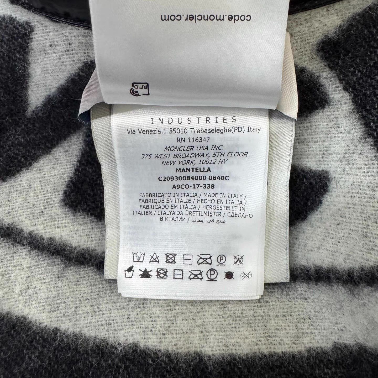 Moncler Moncler Double-Faced Cashmere Shawl with Down Collar Q10 Size US M / EU 48-50 / 2 - 3 Thumbnail