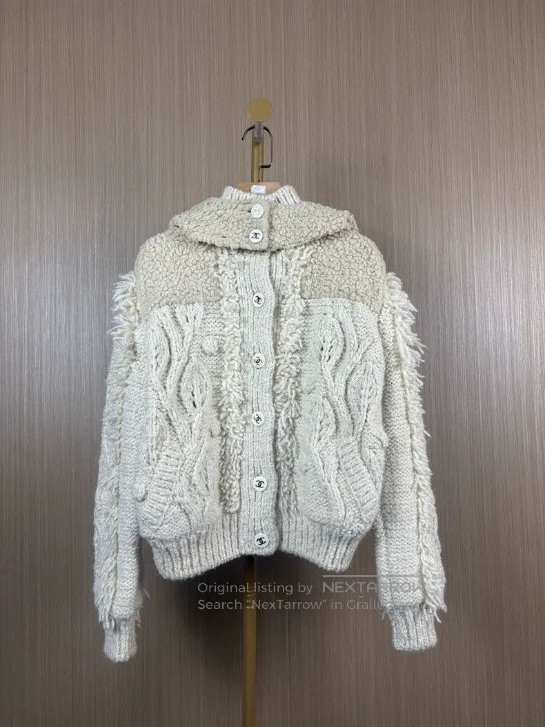 Chanel Chanel Heavy industry floating flower button double C jack Size XS / US 0-2 / IT 36-38 - 1 Thumbnail