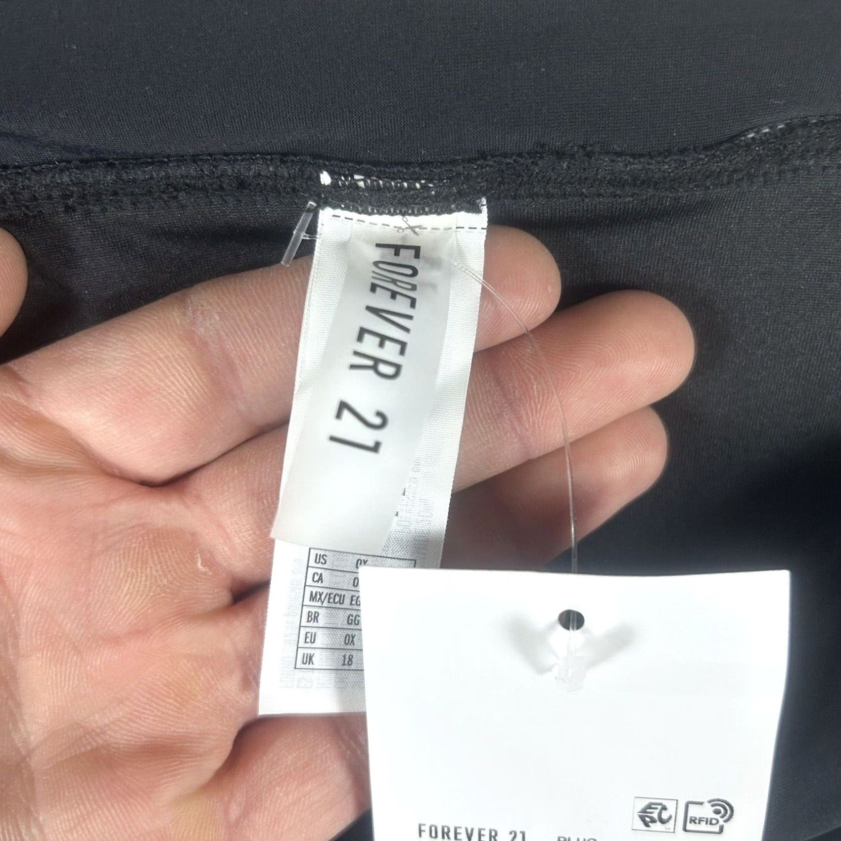 Forever 21 FOREVER 21 Bikini Bottom Black Stretch Plus 0X Swim Bottom Bikini Women Classic Summer Pool Chic N/A Size 40" / US 18 - 4 Thumbnail