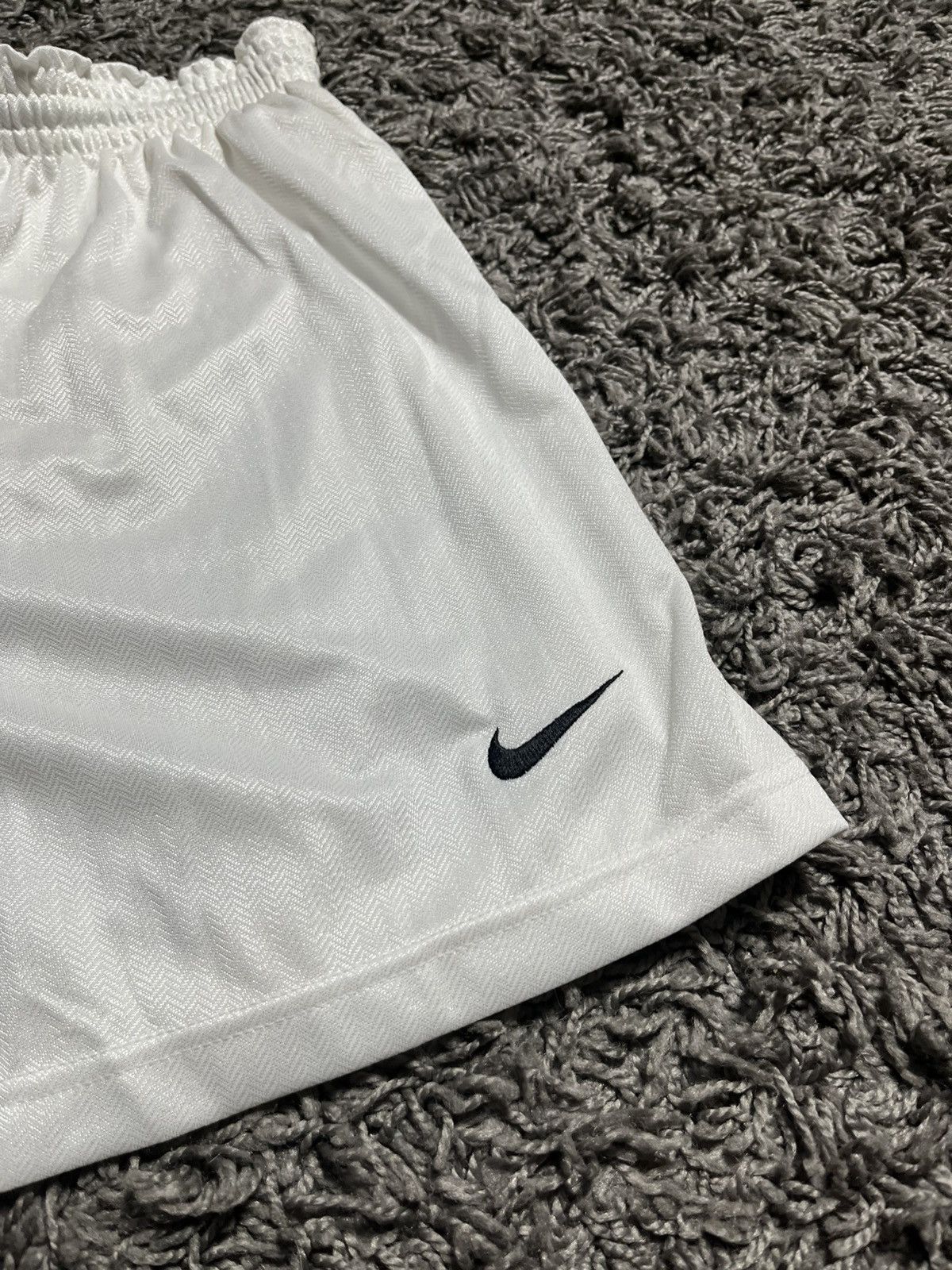 Nike BNWT NIKE VINTAGE 2000’s TEMPLATE FOOTBALL TRIKOT SHORTS Size US 32 / EU 48 - 2 Thumbnail