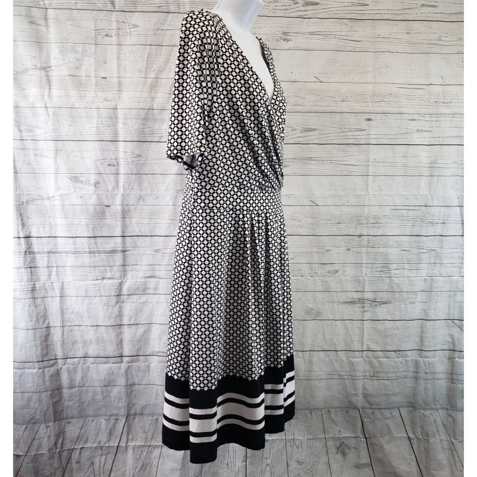 Lands' End Lands' End Dress Womens Sz Large Black White Geometric V-Neck Half Sleeve Size L / US 10 / IT 46 - 3 Thumbnail