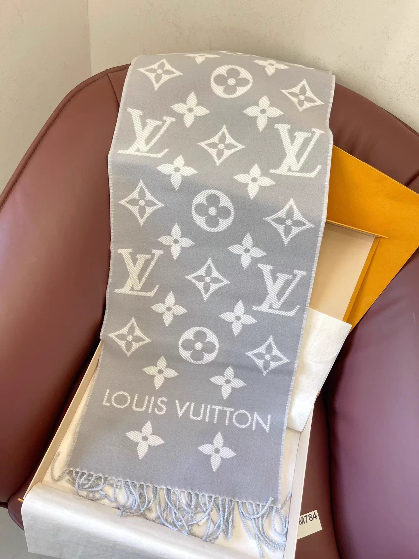Louis Vuitton LV Wool Gray Logo Scarf M784 Size ONE SIZE - 5 Thumbnail