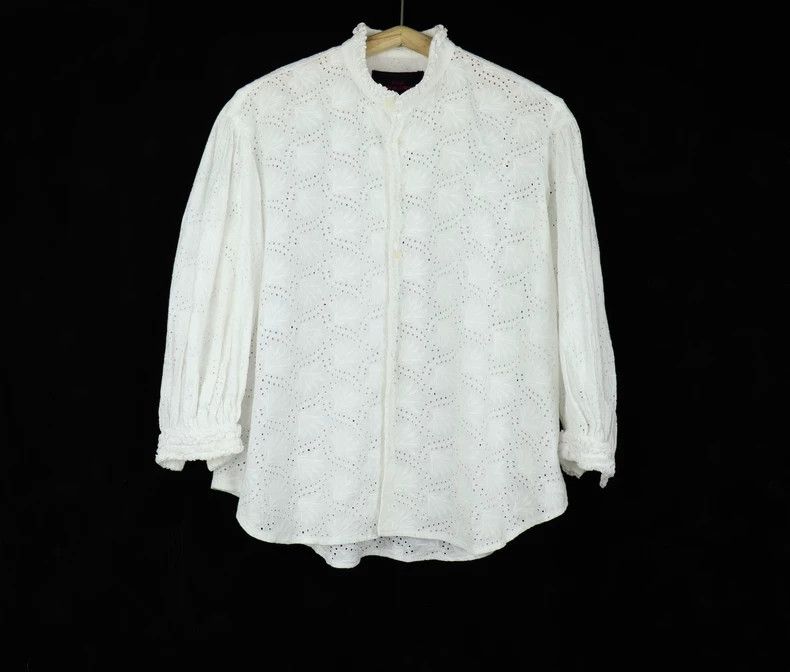 Comme des Garcons Comme Des Garcons Cute Embroidered Shirt Size M / US 6-8 / IT 42-44 - 1 Thumbnail