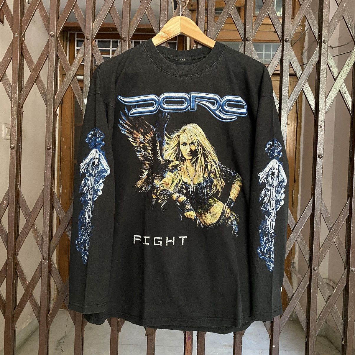 Band Tees Vintage Doro 2002 Fight Tour long-sleeve T shirt in black Size US XL / EU 56 / 4 - 1 Thumbnail