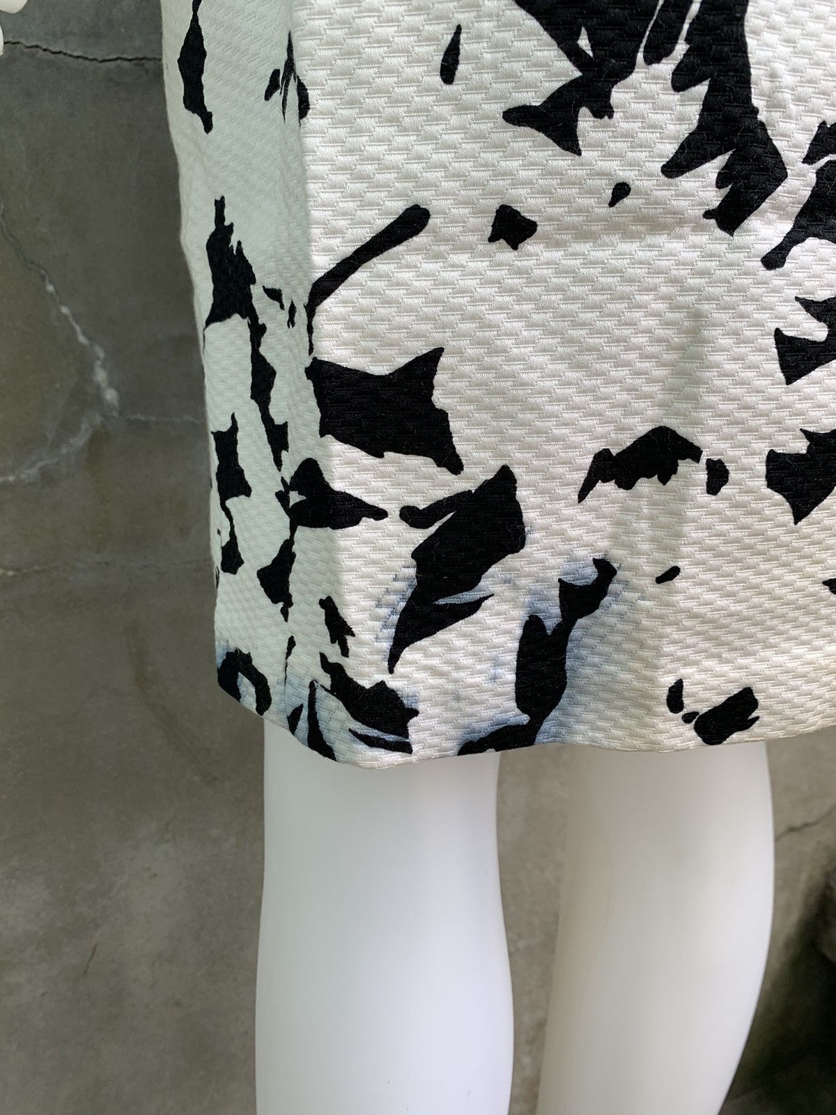 Dior Abstract Midi Skirt Size 27" / US 4 / IT 40 - 7 Thumbnail